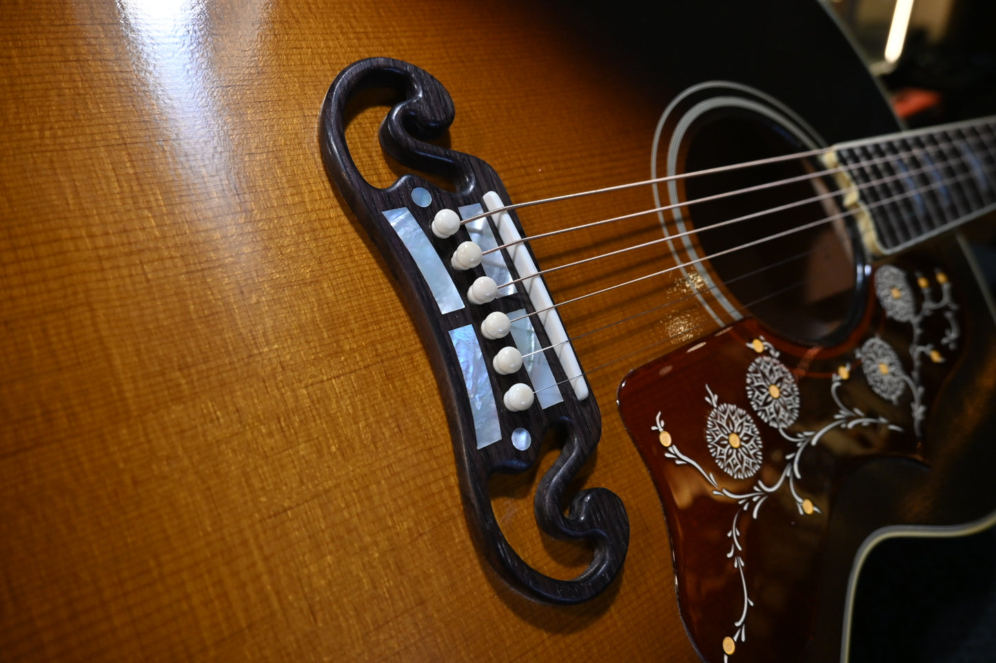 Gibson Custom Shop SJ-200 - Vintage Sunburst Guitar #4058