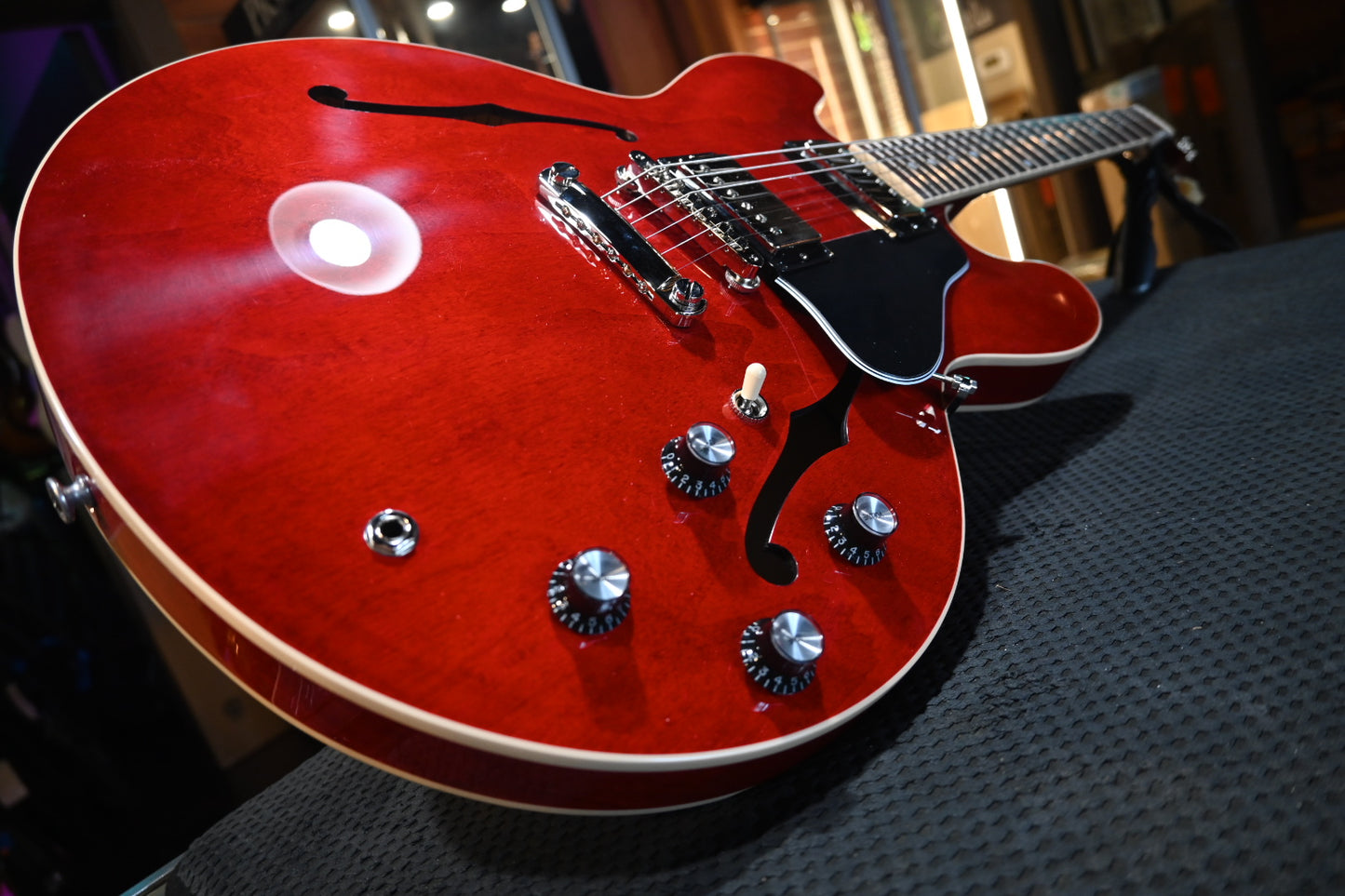 Gibson ES-335 - ‘60s Cherry Guitar #0016 - Danville Music