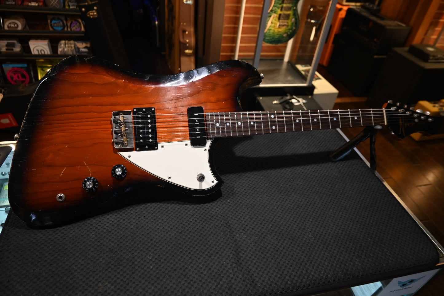 Novo Nucleus Voltur V2 - Firebird Burst Guitar #4653