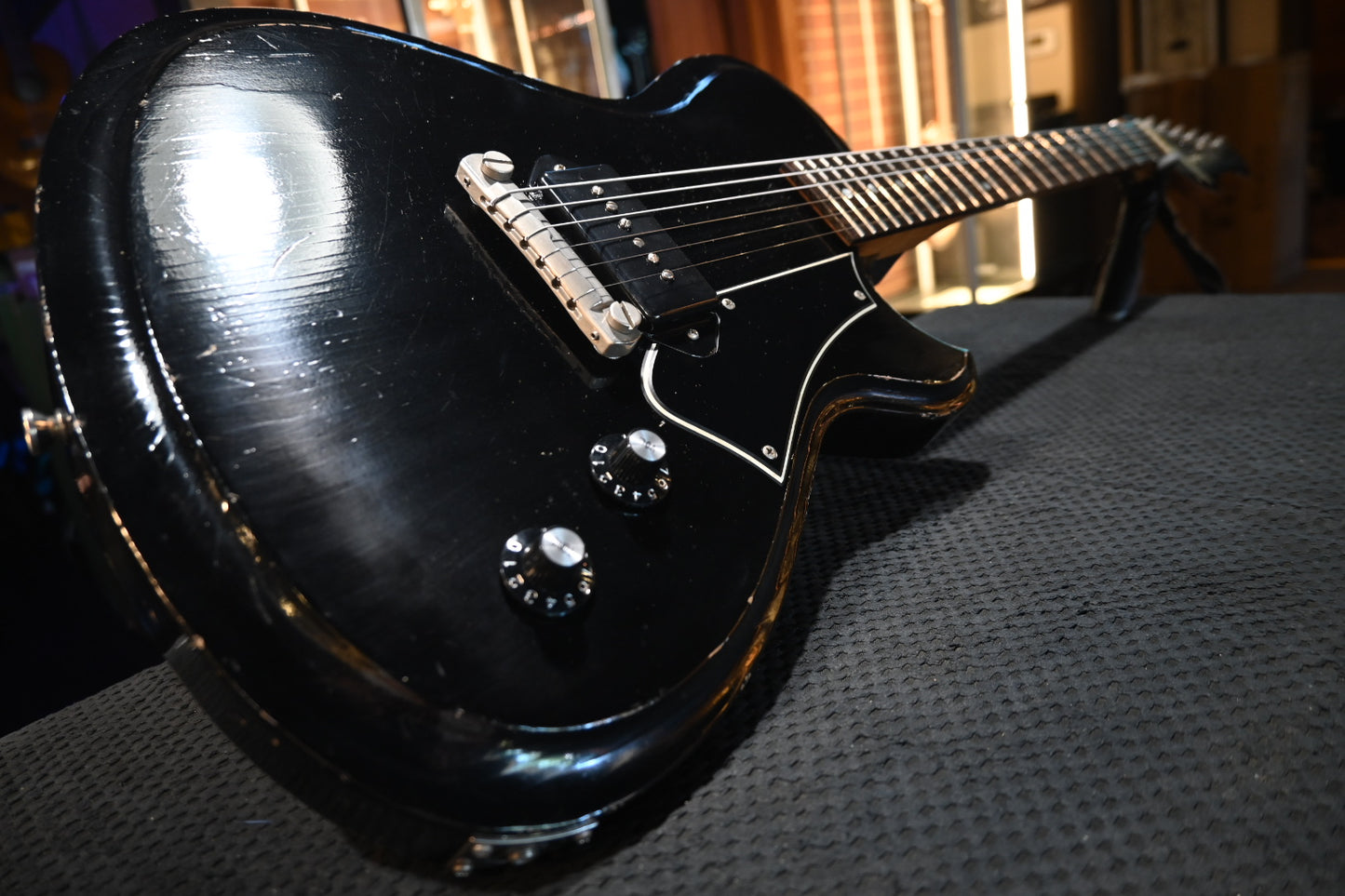 Novo Nucleus Solus M1 - Bull Black Guitar #1136 - Danville Music