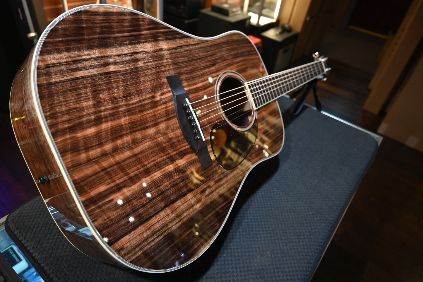 Santa Cruz Model D Flamed San Lorenzo Sinker Redwood/Highly Figured Walnut Guitar #8005