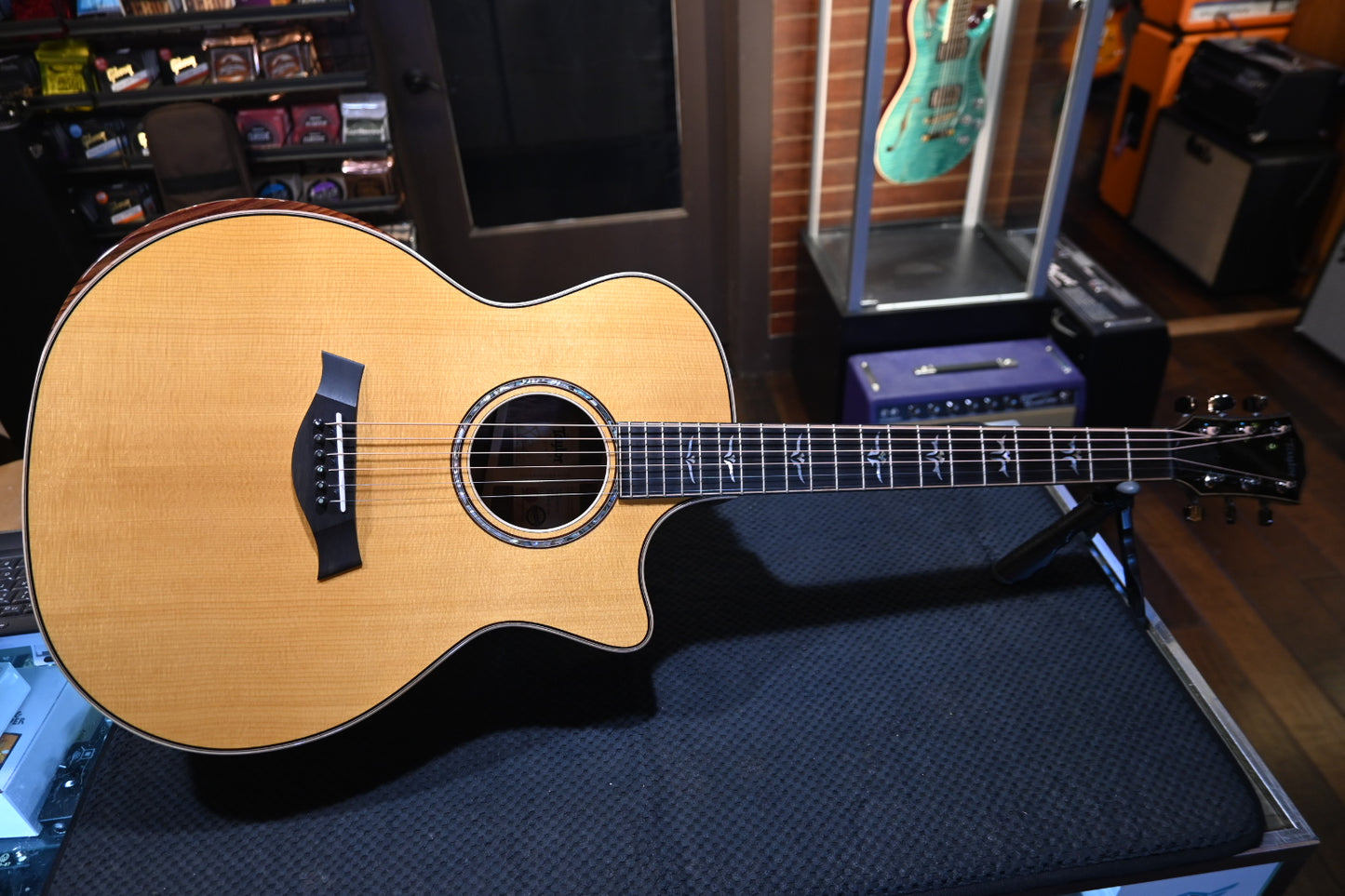 Taylor Custom 814ce Torrefied Spruce/Honduran Rosewood Guitar #5102