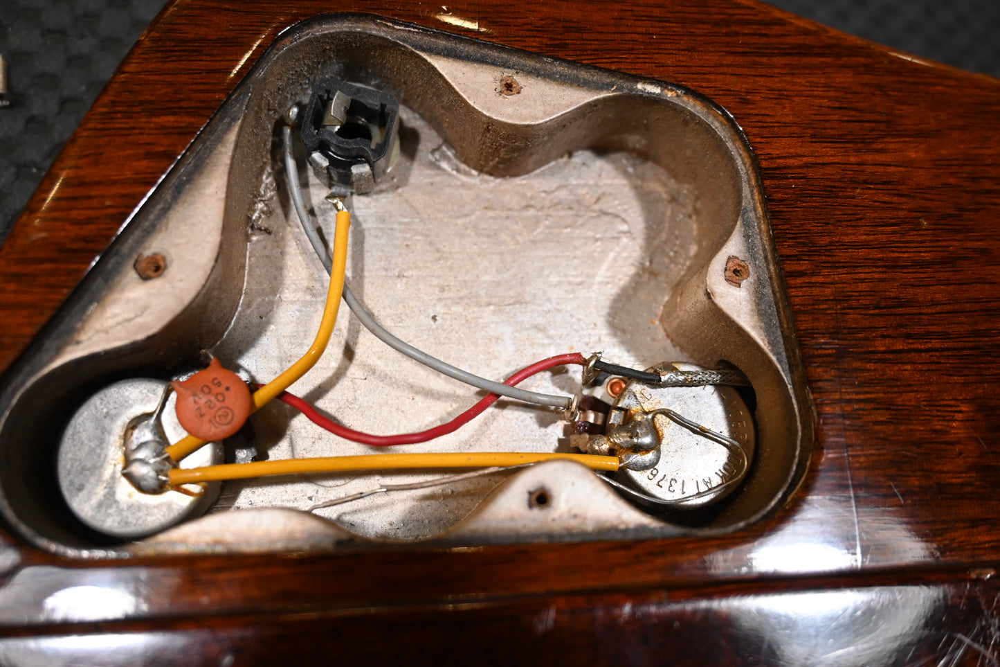 Gibson Thunderbird II 1964 - Sunburst Bass #0059 - Danville Music