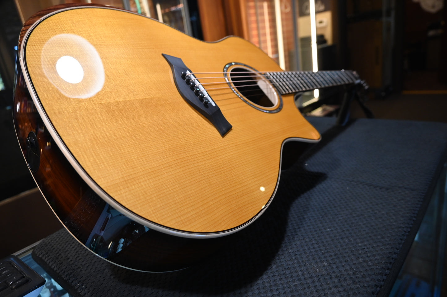 Taylor Custom 814ce Torrefied Spruce/Honduran Rosewood Guitar #5102
