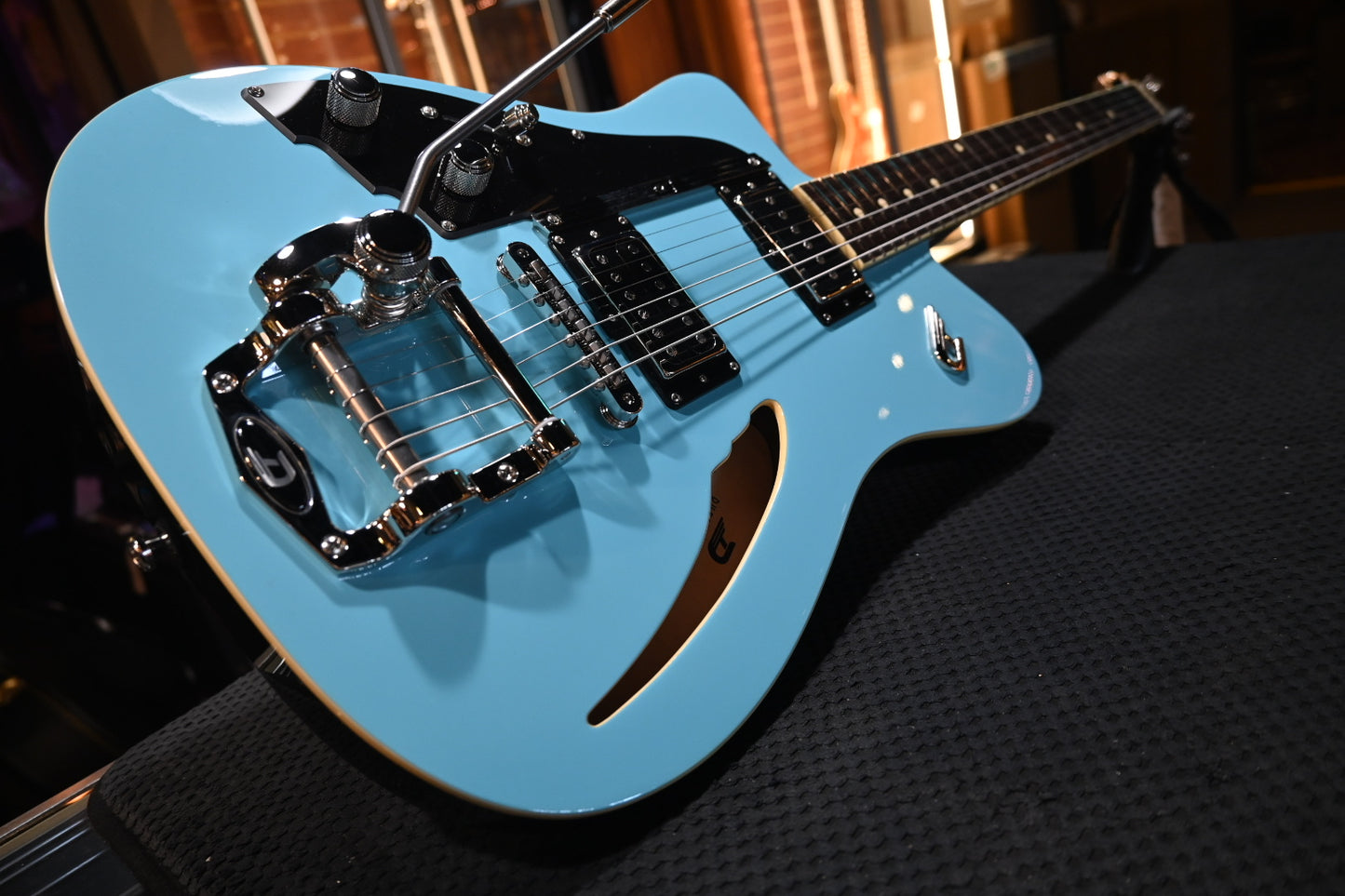 Duesenberg Caribou Left-Handed - Narvik Blue Guitar 1882 - Danville Music