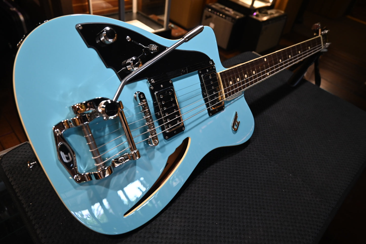 Duesenberg Caribou Left-Handed - Narvik Blue Guitar 1882 - Danville Music