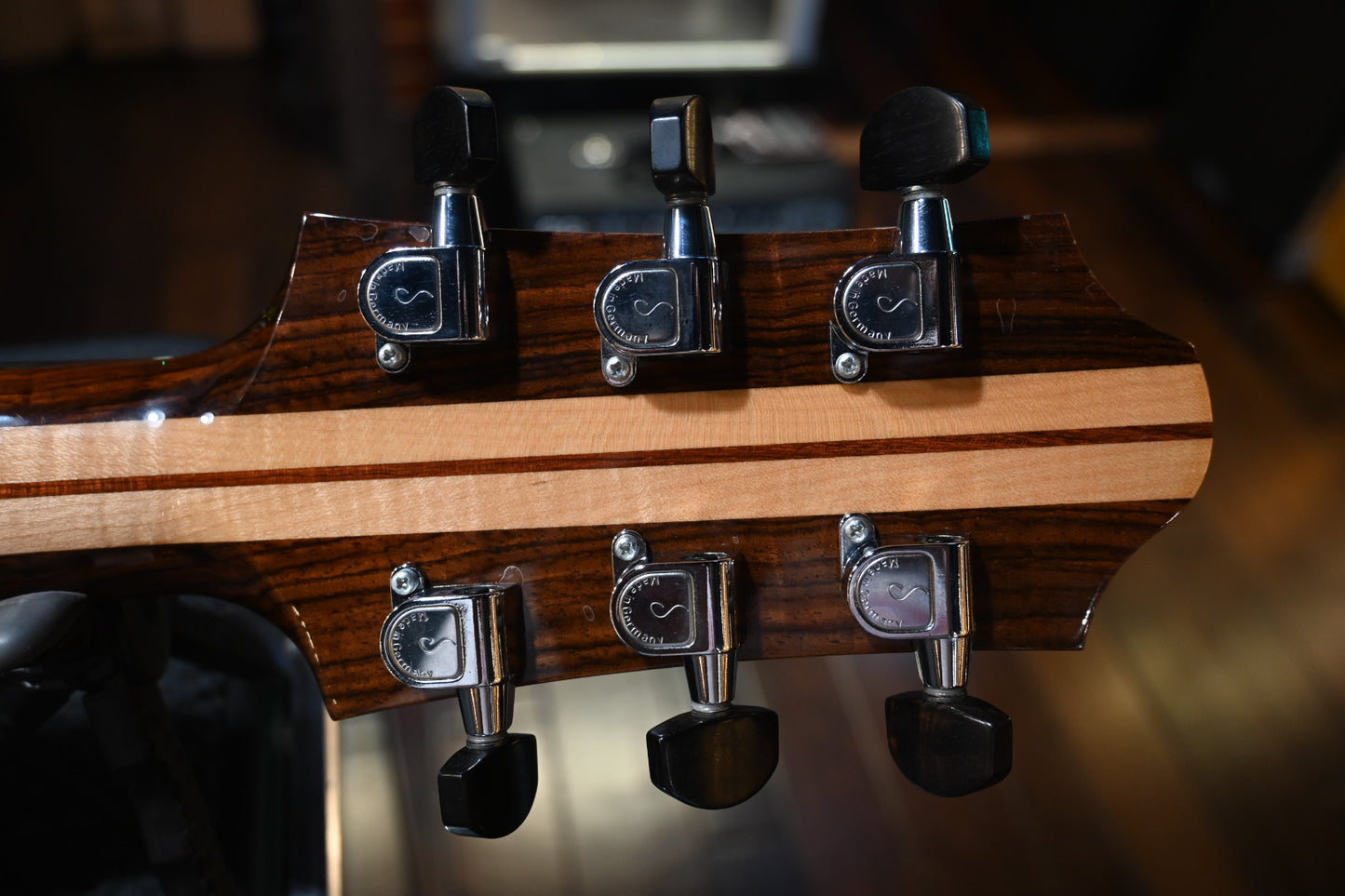 Charis Grand Concert Cedar/Old Growth Rosewood #36 Guitar