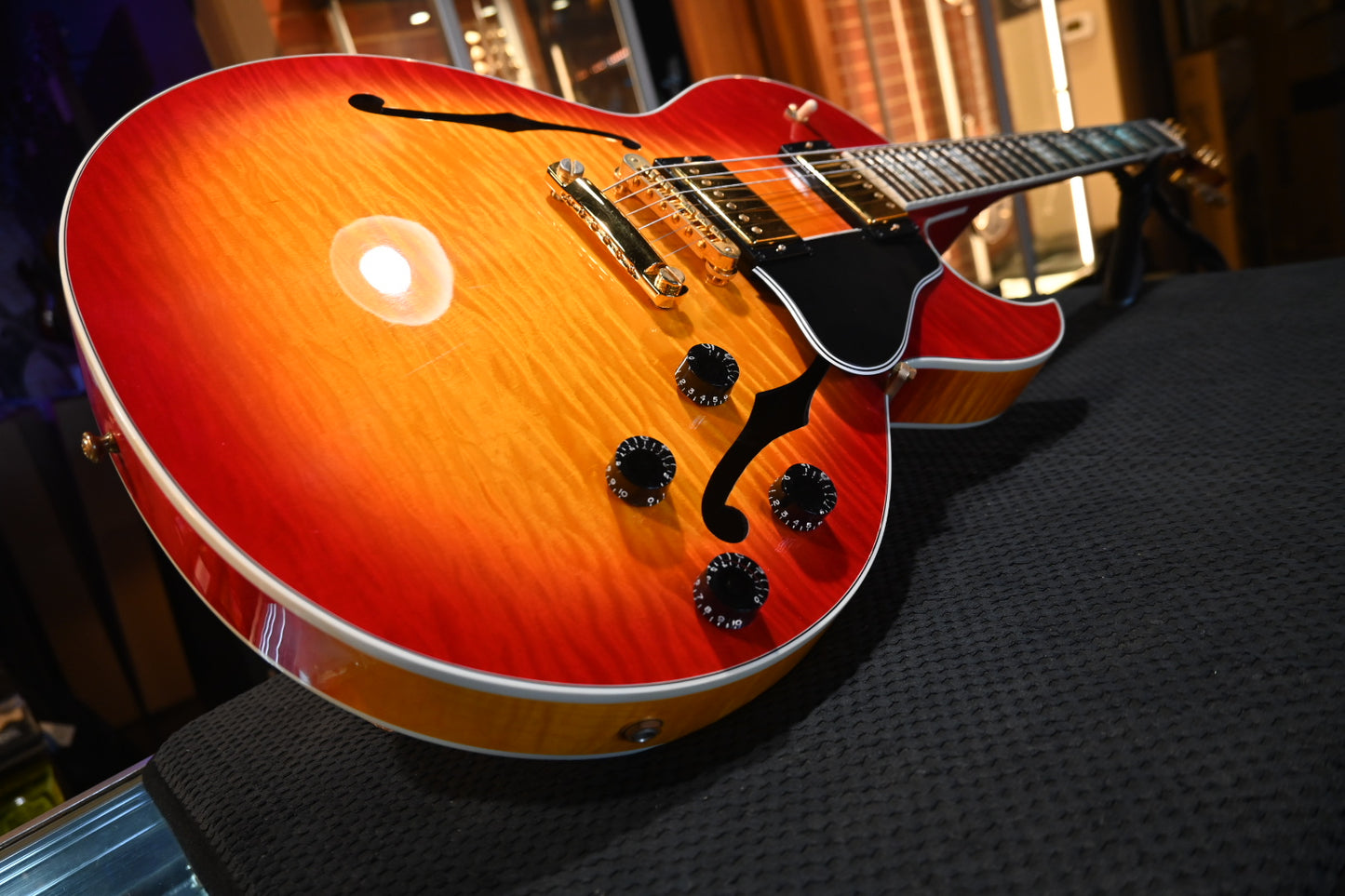 Gibson ES-137 2008 - Cherry Sunburst Guitar #4722 - Danville Music