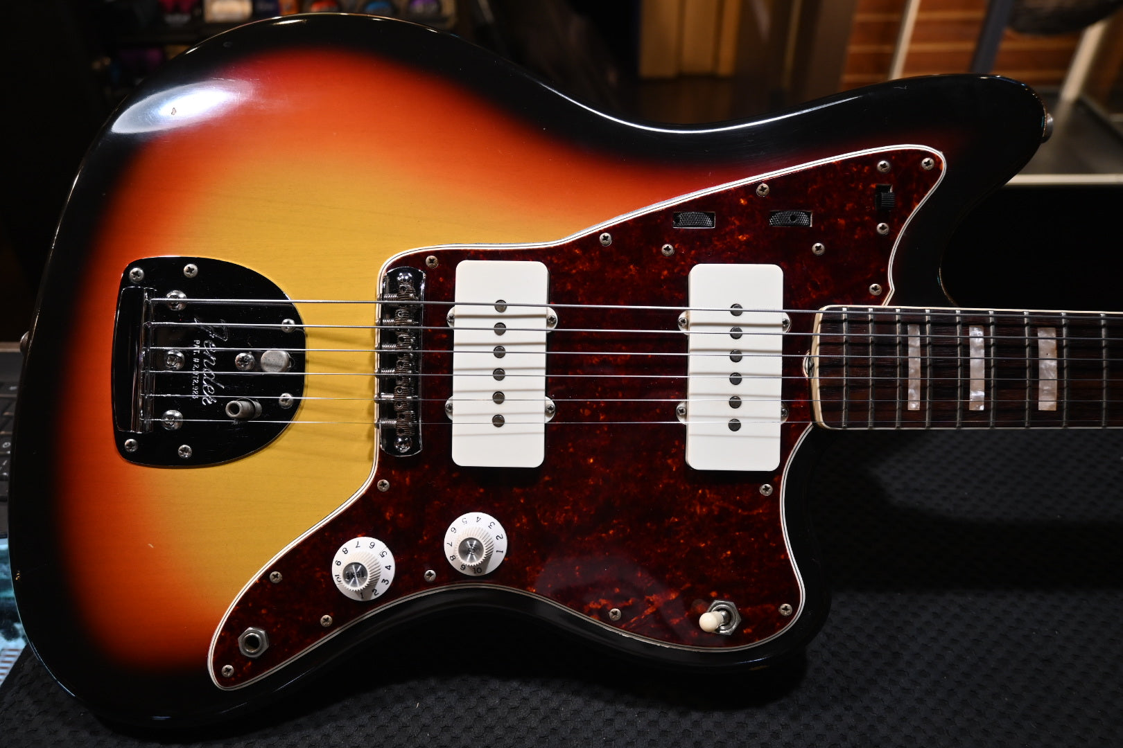 Fender Jazzmaster 1966 - 3-Color Sunburst Guitar #9922 PRE-OWNED