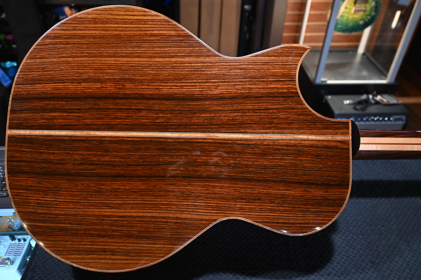 Charis Grand Concert Cedar/Old Growth Rosewood #36 Guitar