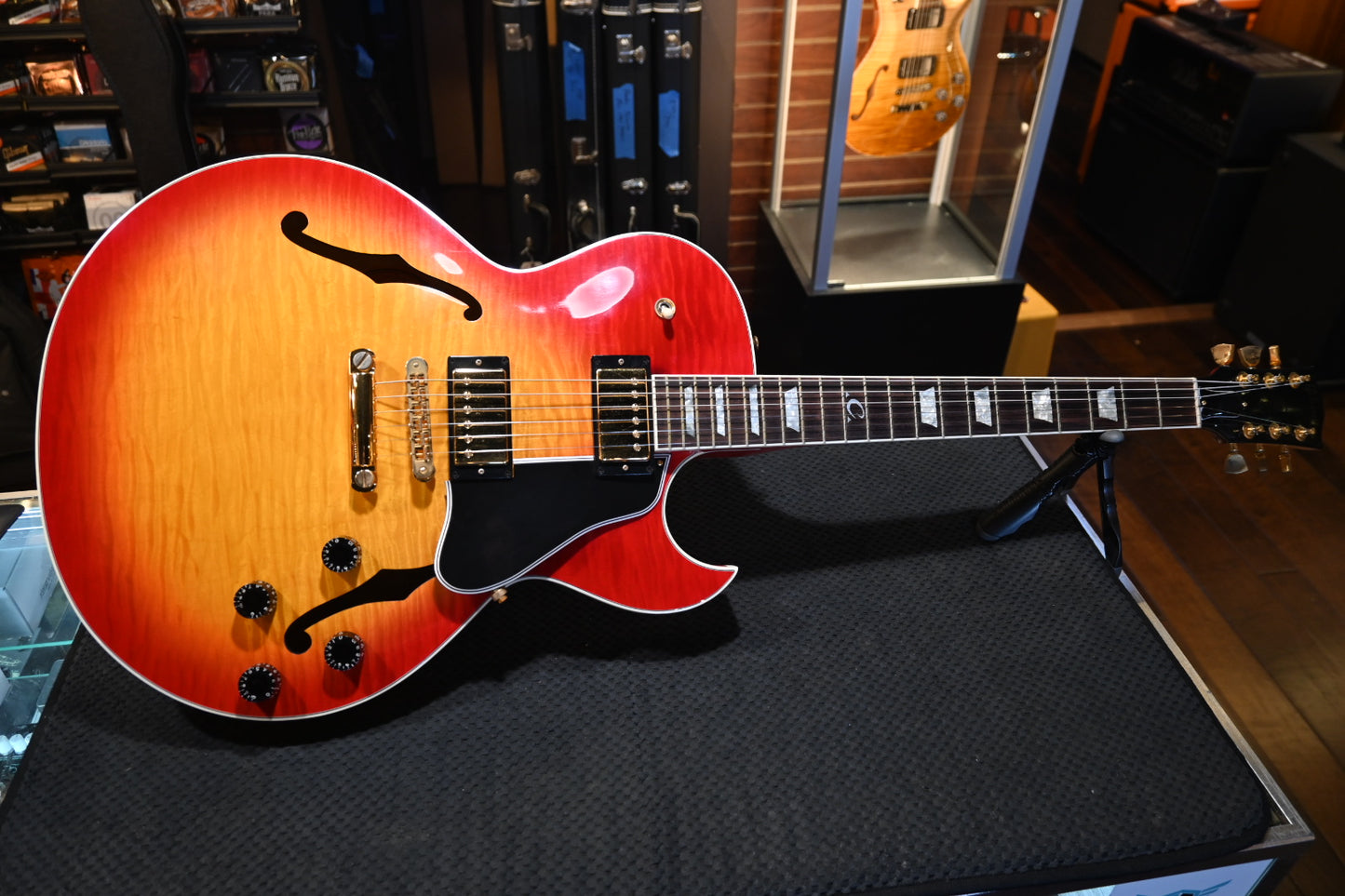 Gibson ES-137 2008 - Cherry Sunburst Guitar #4722 - Danville Music
