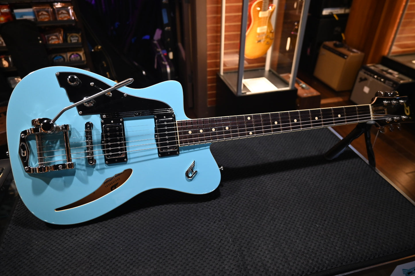 Duesenberg Caribou Left-Handed - Narvik Blue Guitar 1882 - Danville Music