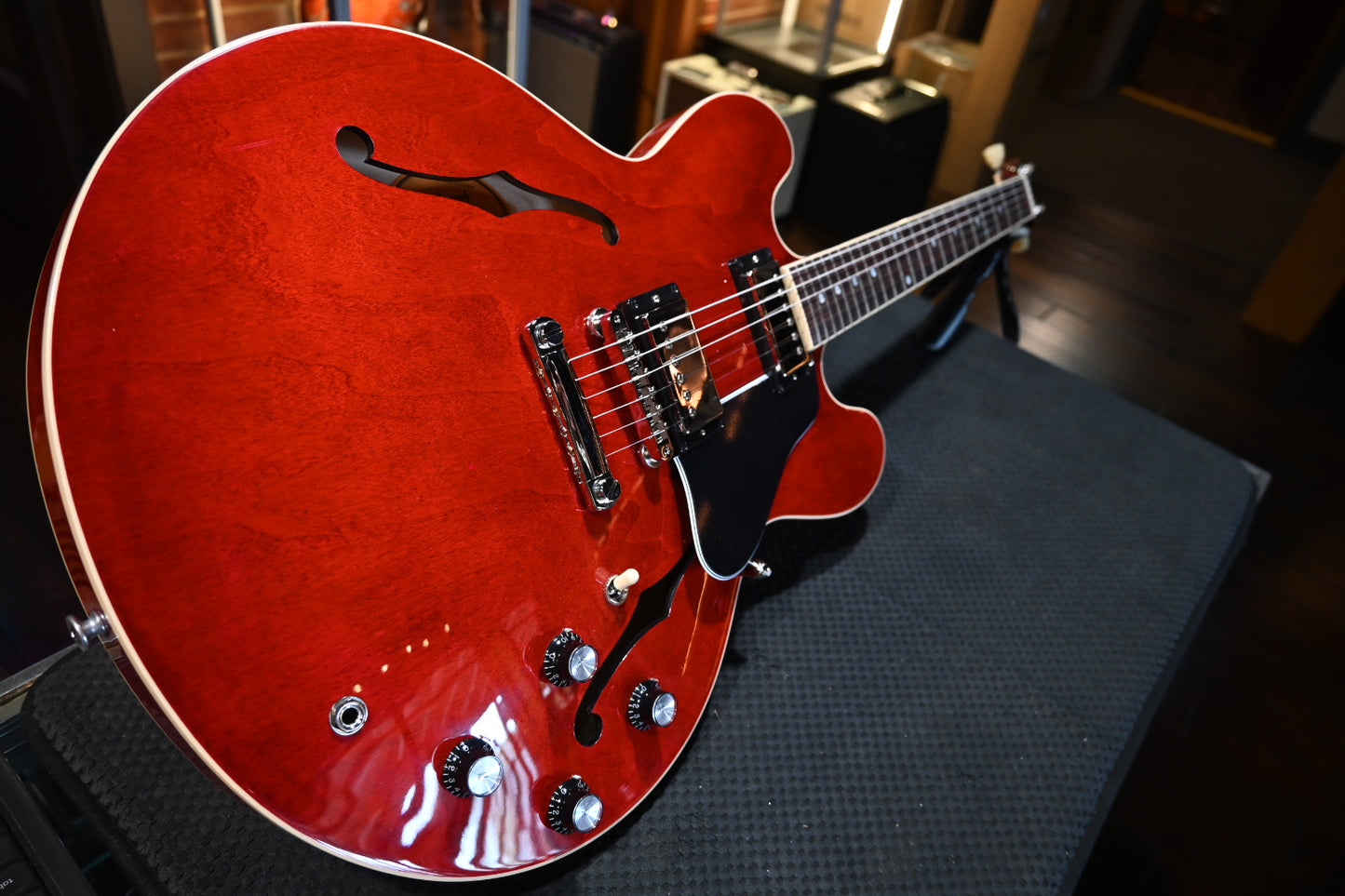 Gibson ES-335 - ‘60s Cherry Guitar #0016 - Danville Music