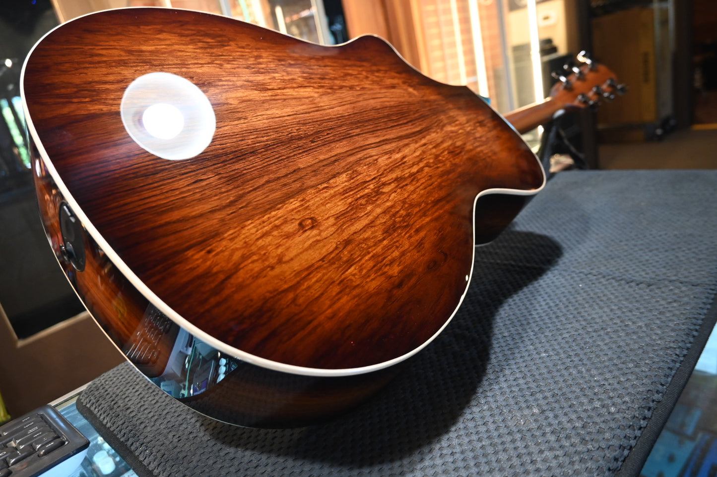 Taylor Custom 814ce Torrefied Spruce/Honduran Rosewood Guitar #5102