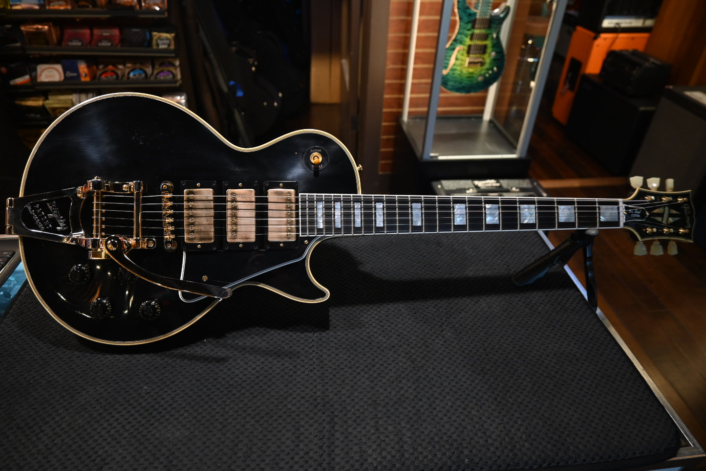 Gibson Custom Shop 1957 Les Paul Custom Reissue 3-Pickup Bigsby Murphy Lab Light Aged - Ebony Guitar #4897 - Danville Music