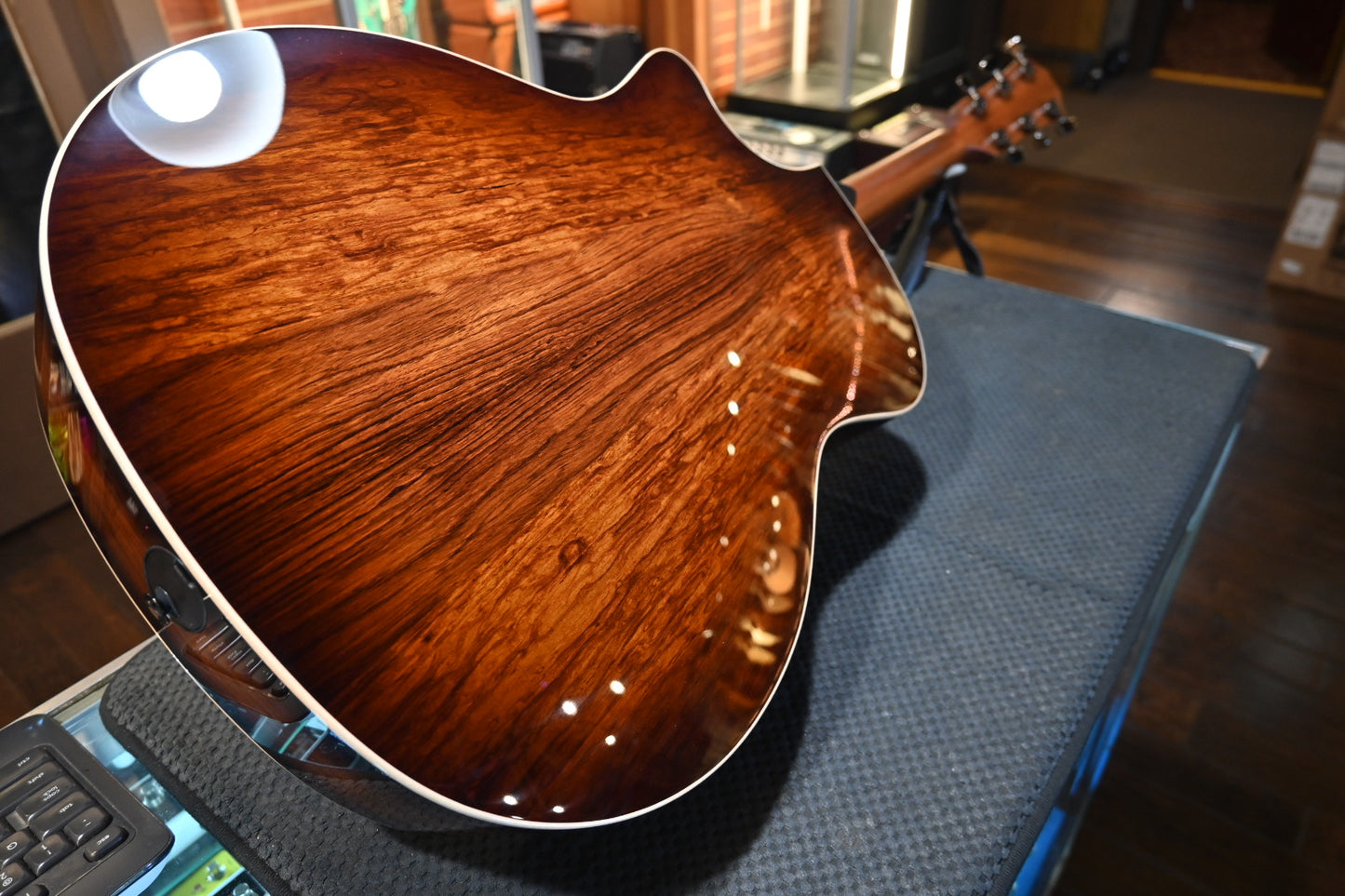 Taylor Custom 814ce Torrefied Spruce/Honduran Rosewood Guitar #5102