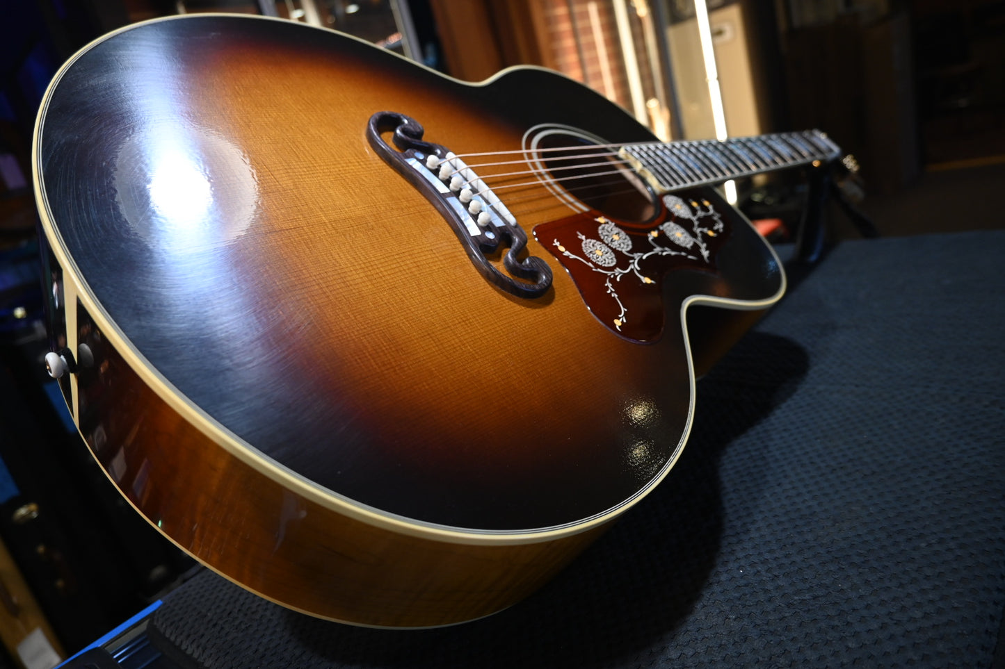 Gibson Custom Shop SJ-200 - Vintage Sunburst Guitar #4058