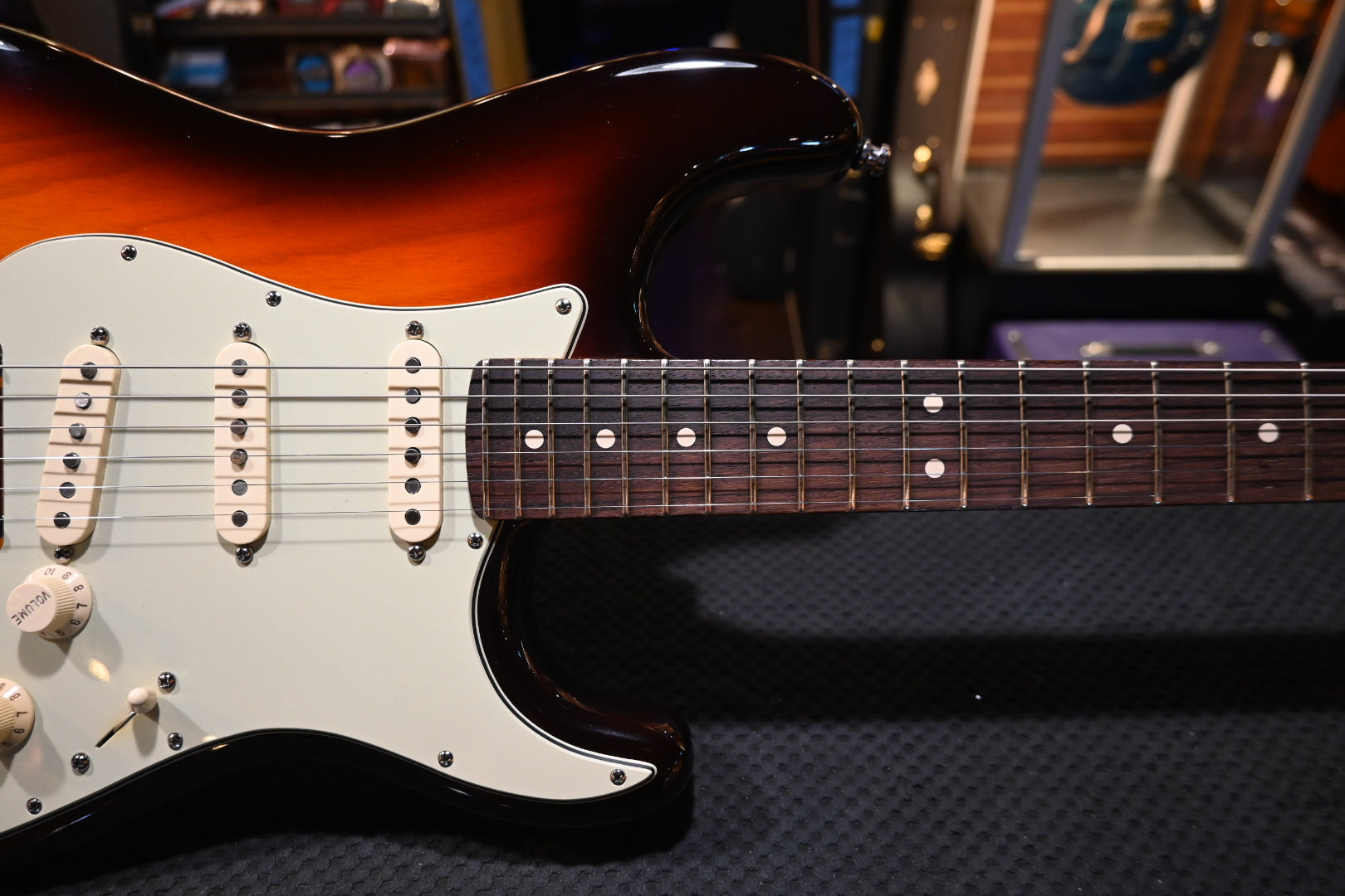 Fender Custom Shop Custom DLX Stratocaster 2009 - Chocolate 3-Tone Sunburst Guitar #3314 - Danville Music