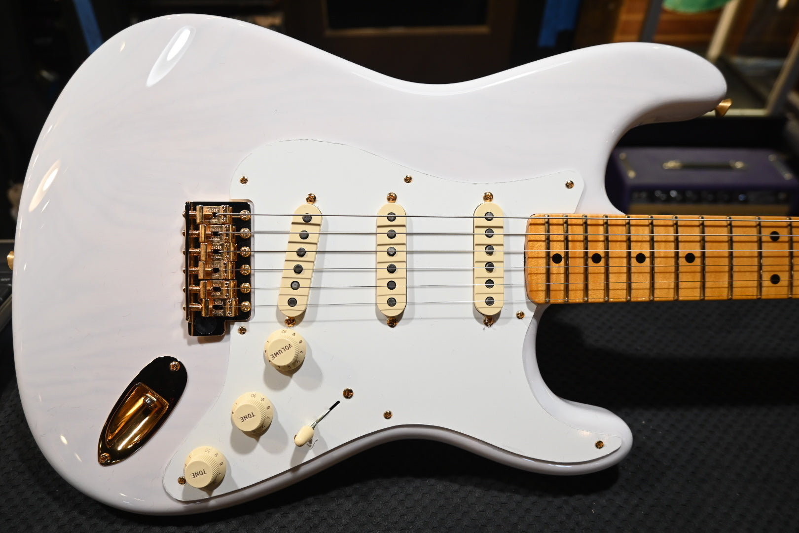 Fender Limited Edition American Vintage II 1957 Stratocaster White