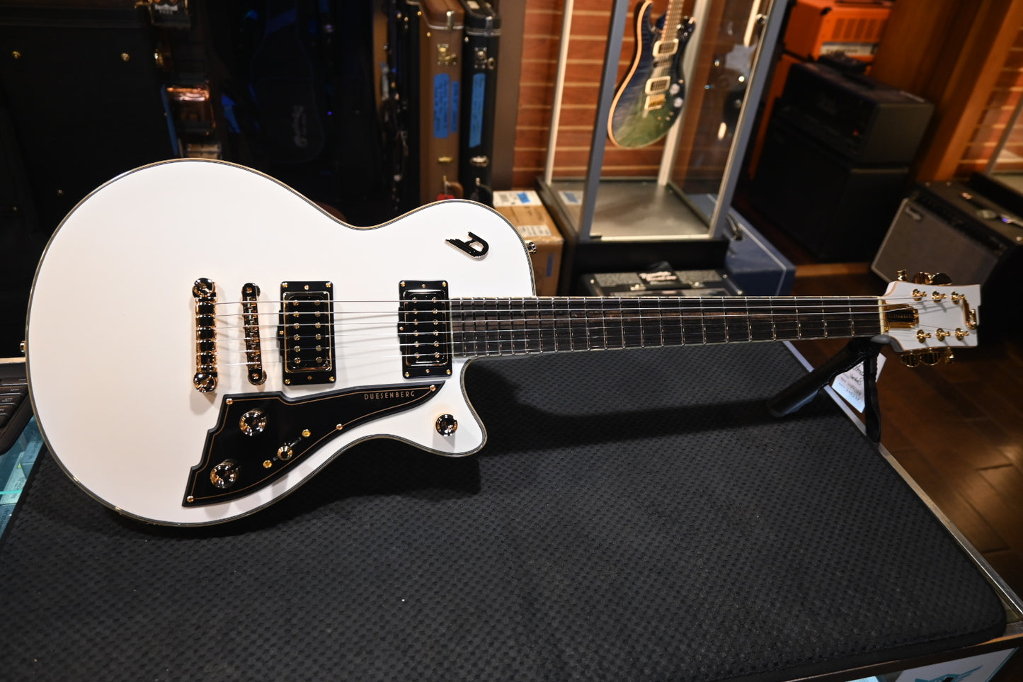 Duesenberg Fantom A - Aged White Guitar #0375