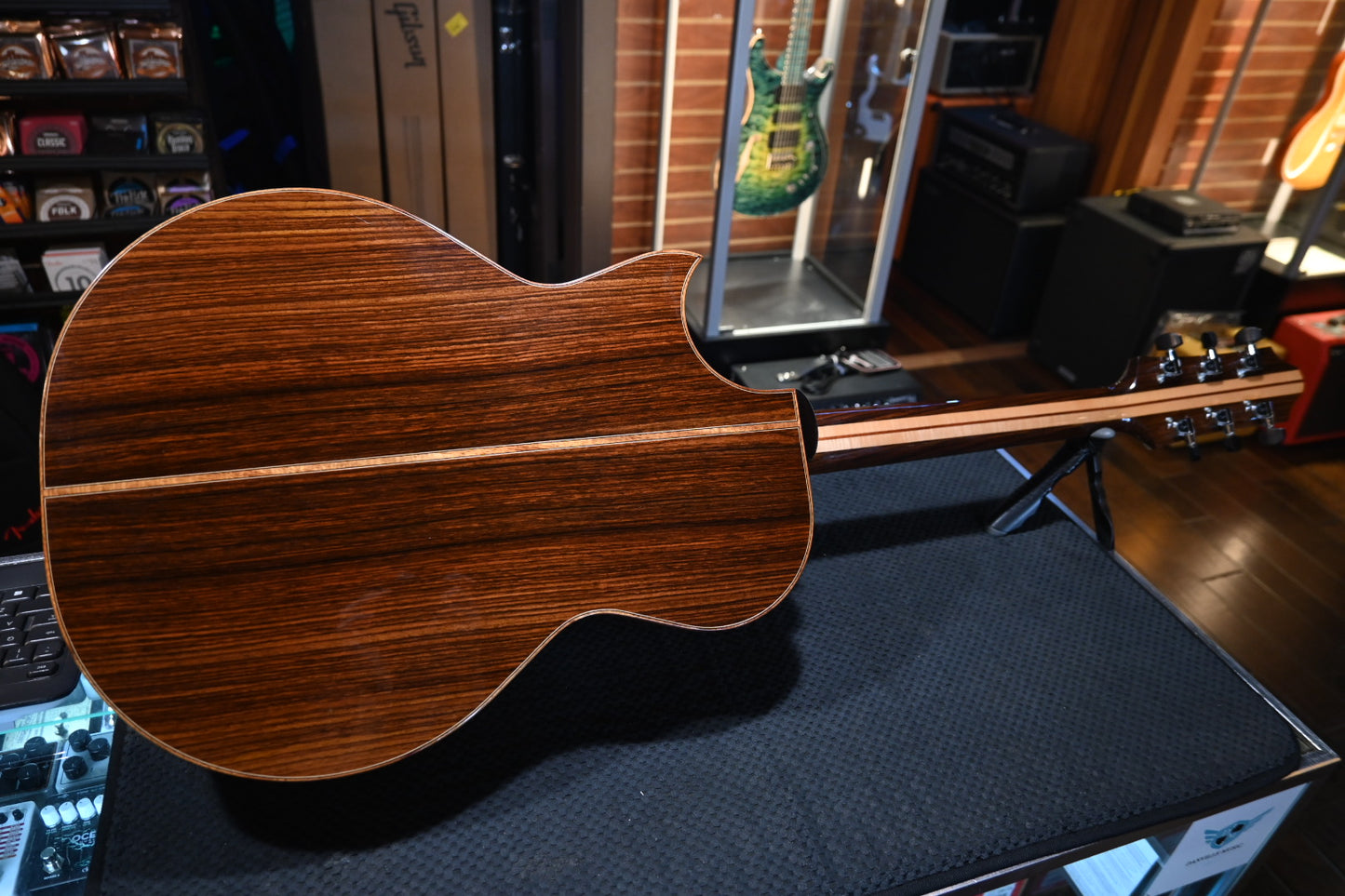 Charis Grand Concert Cedar/Old Growth Rosewood #36 Guitar