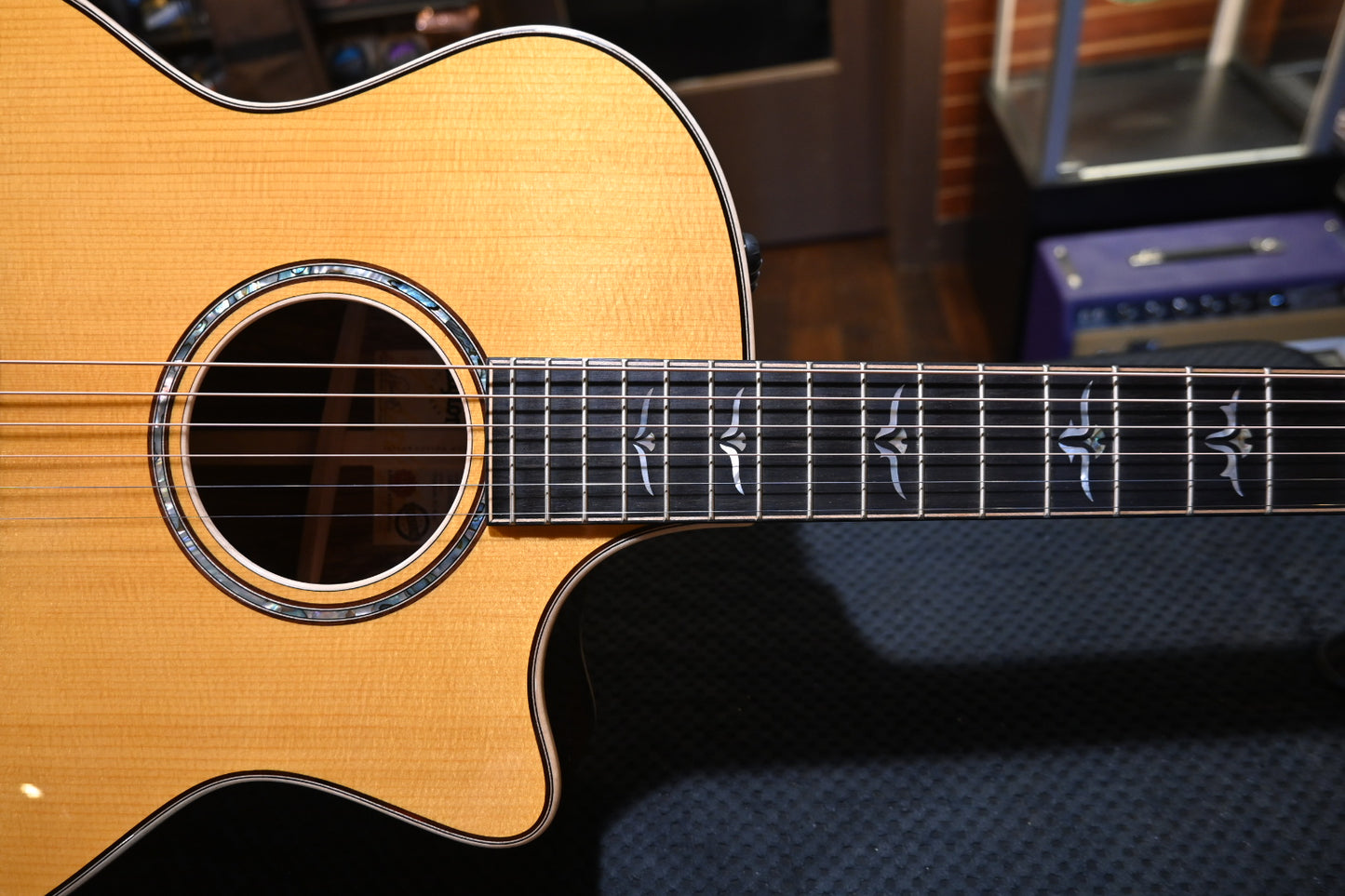 Taylor Custom 814ce Torrefied Spruce/Honduran Rosewood Guitar #5102