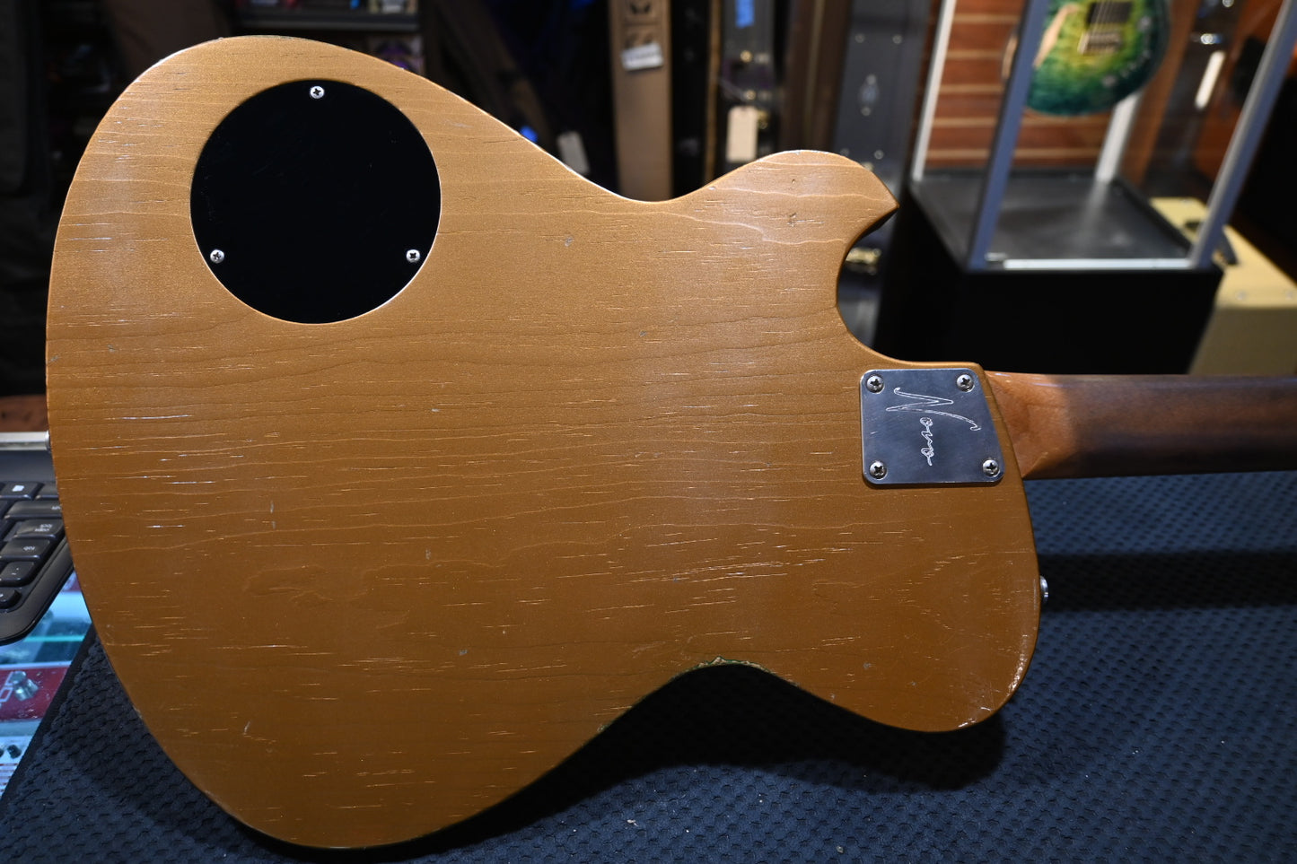 Novo Nucleus Solus H2 - Gold Top Gold Guitar #4497