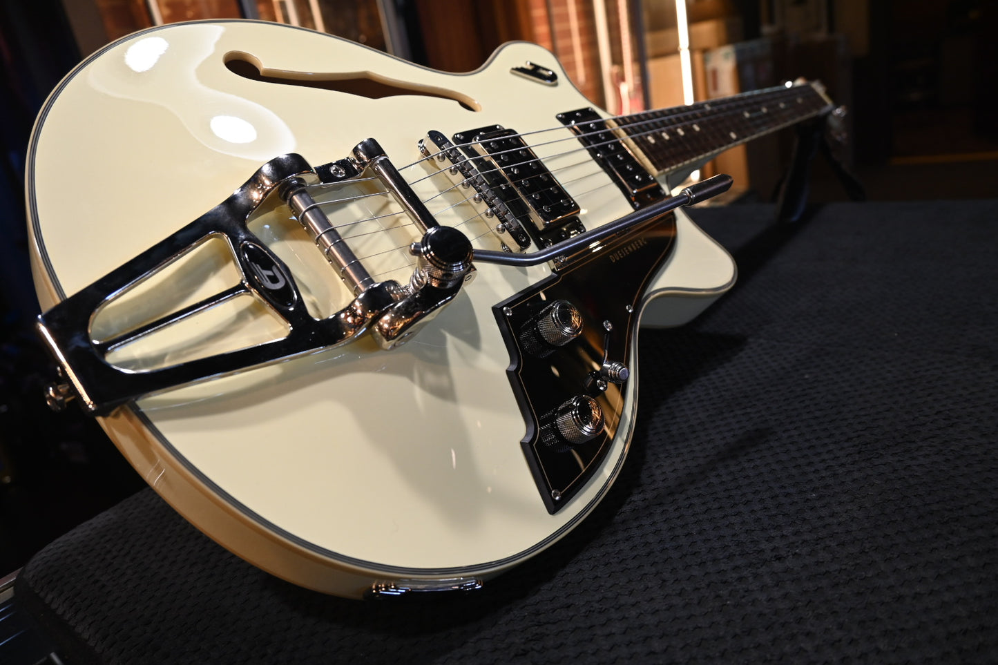 Duesenberg Starplayer TV Fullerton - Vintage White Guitar #1484 - Danville Music