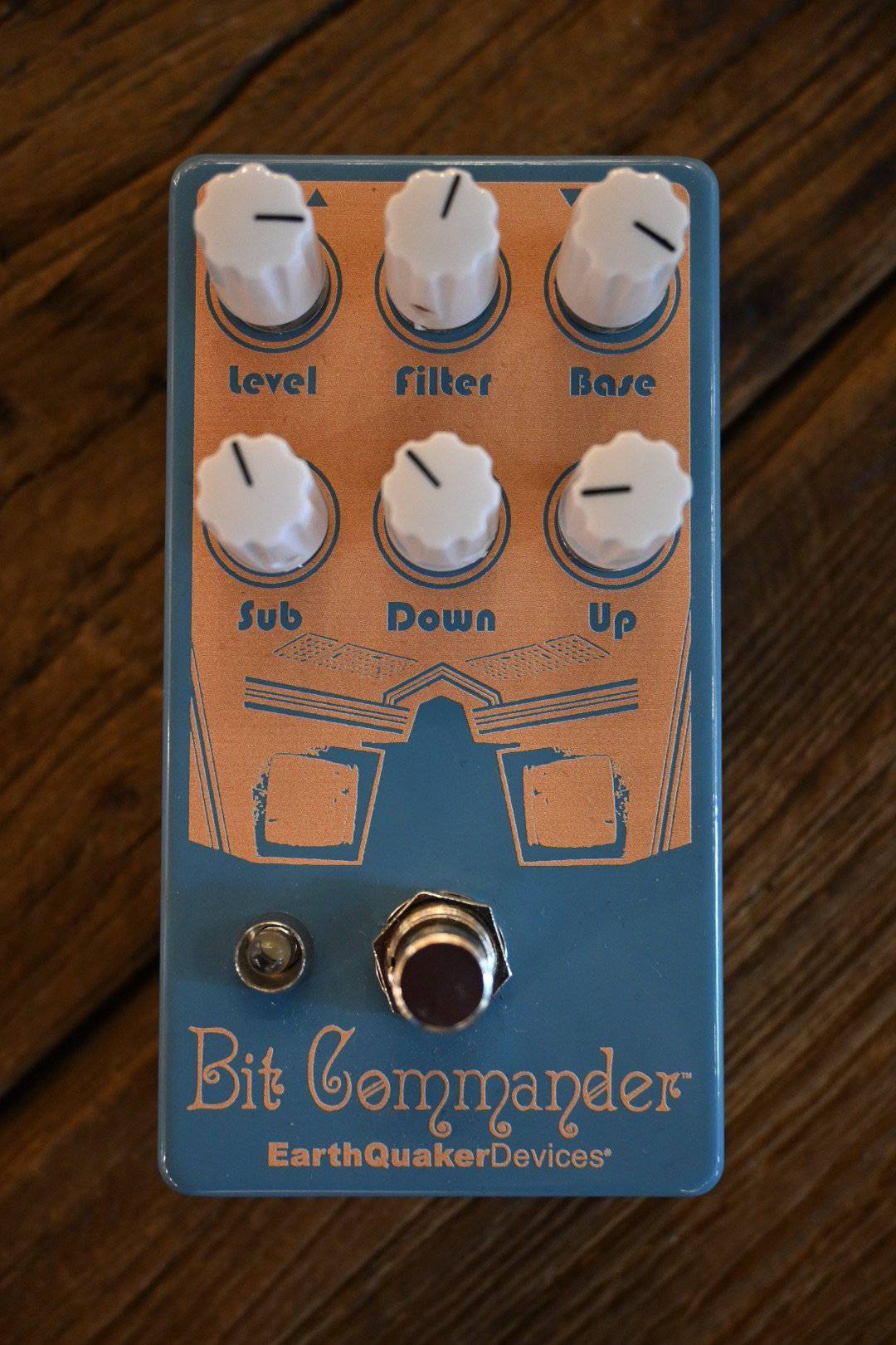 Earthquaker Devices Bit Commander Analog Octave Synth – Danville Music