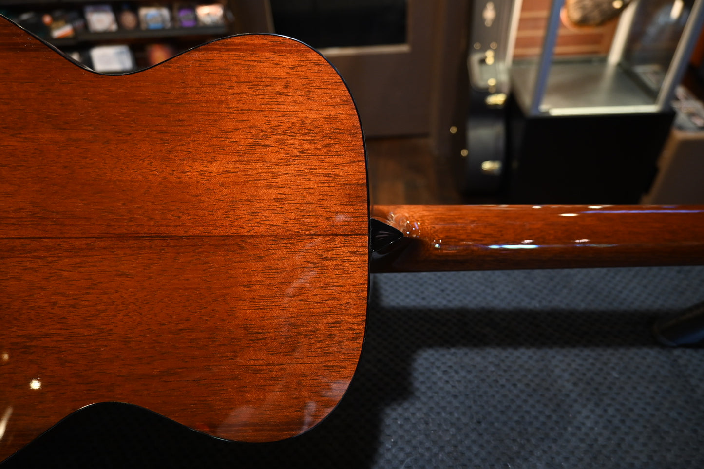 Collings 01 Sitka Spruce/Honduran Mahogany Guitar USED