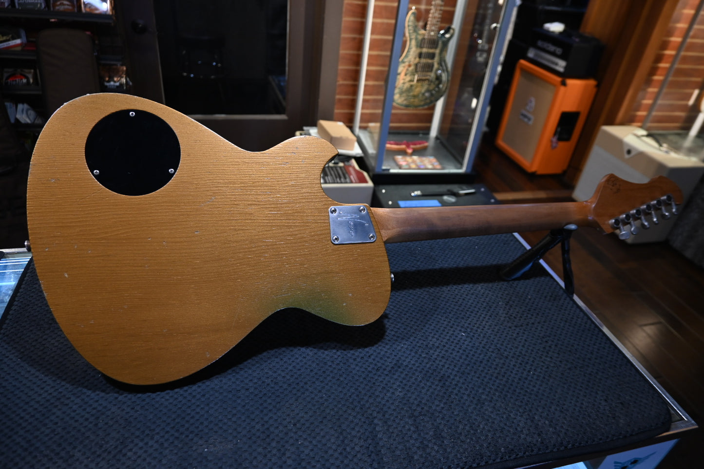 Novo Solus H2 - Gold Top Gold Guitar #6987
