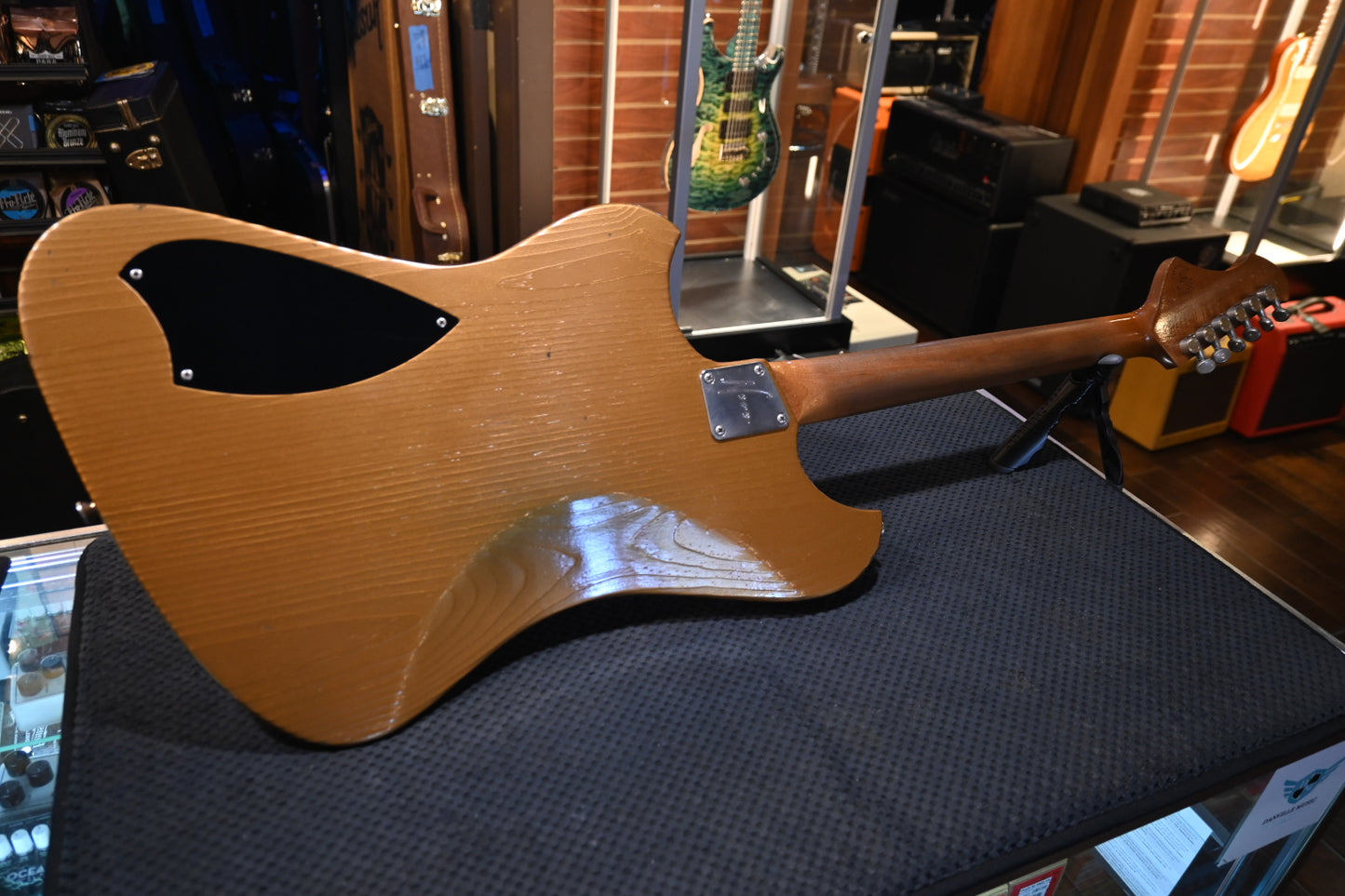 Novo Nucleus Voltur J - Gold Top Gold Guitar #4664 - Danville Music