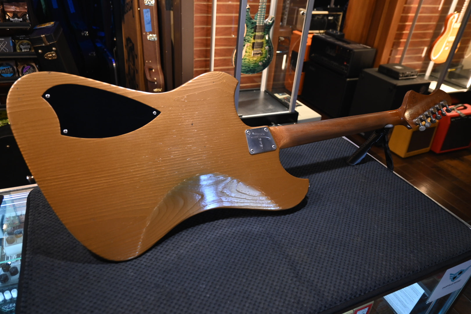 Novo Nucleus Voltur J - Gold Top Gold Guitar #4664 - Danville Music