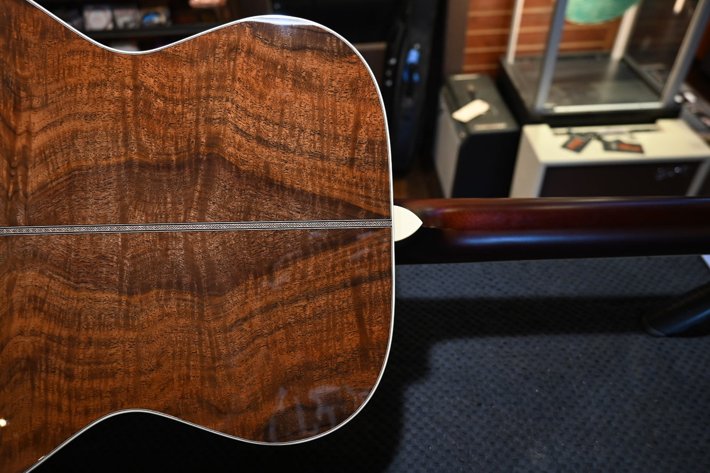 Santa Cruz OM Moon Spruce Bear Claw/Figured Walnut - Georgia Peach Guitar #6242 USED - Danville Music