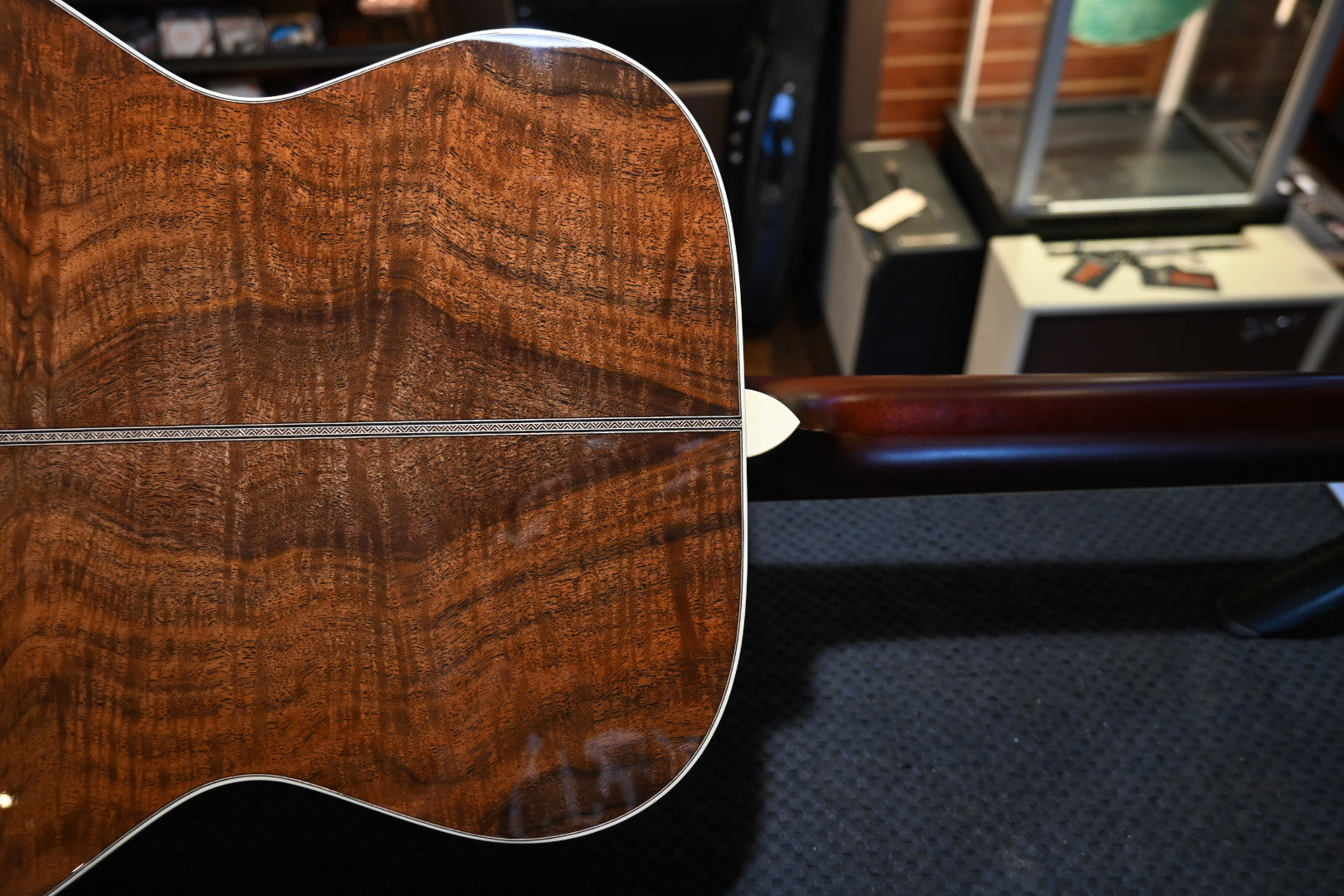 Santa Cruz OM Moon Spruce Bear Claw/Figured Walnut - Georgia Peach Guitar #6242 USED - Danville Music