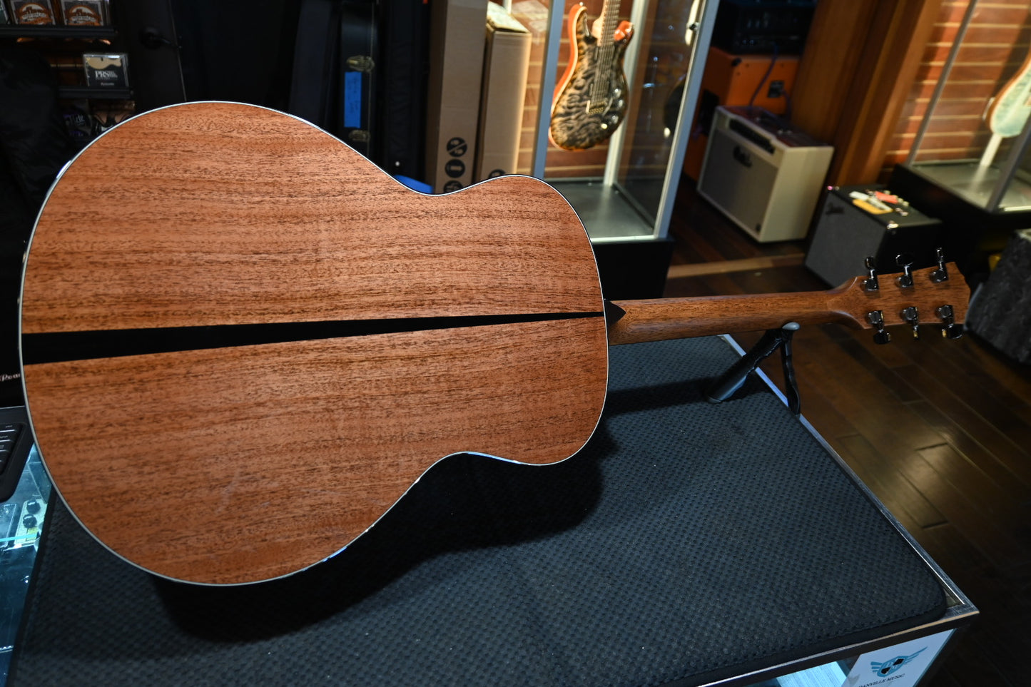 Taylor Custom Gold Label SA Super Auditorium Cedar/Mahogany Guitar #6097