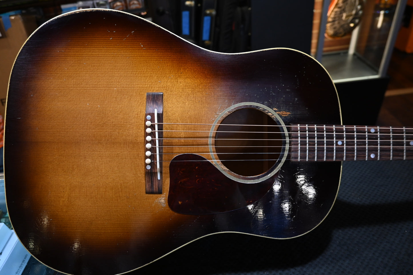 Gibson Custom Shop 1942 Banner J-45 Murphy Lab Heavy Aged - Vintage Sunburst Guitar #6048
