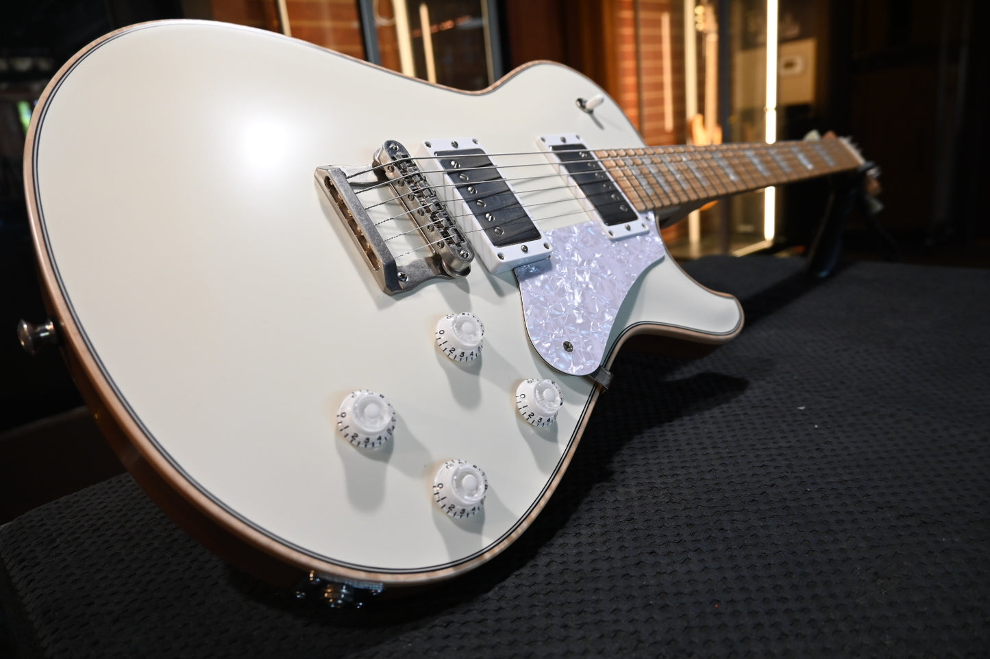 Knaggs Kenai 2025 - Crème Satin Guitar #2333 - Danville Music