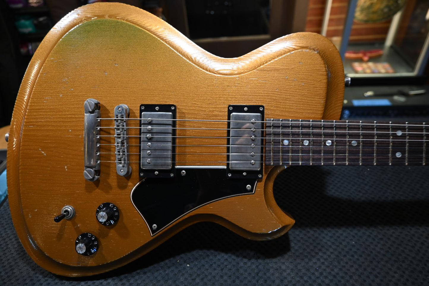 Novo Solus H2 - Gold Top Gold Guitar #6987