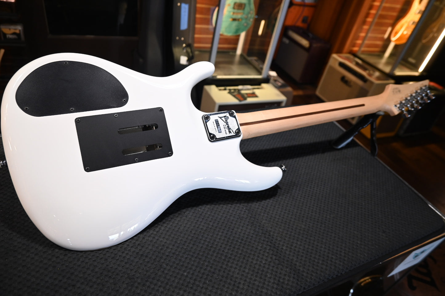 Ibanez Joe Satriani JS2400 2013 - White Guitar #3137 - Danville Music