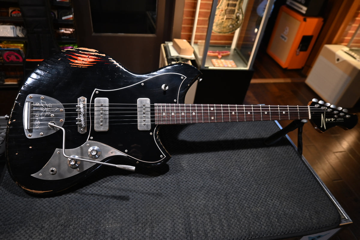 Novo Serus J Limited - Bull Black over ‘64 3-Tone Burst Guitar #1159