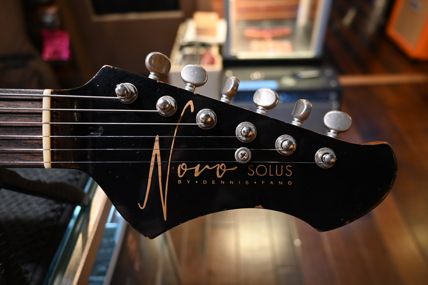 Novo Solus H2 - Gold Top Gold Guitar #6987