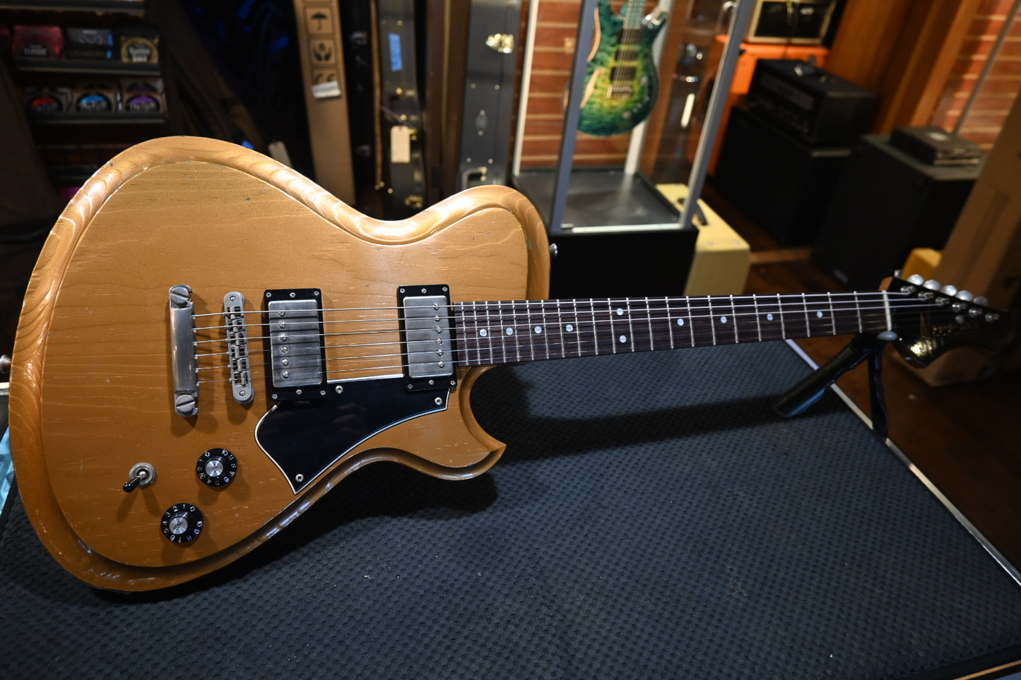 Novo Nucleus Solus H2 - Gold Top Gold Guitar #4497