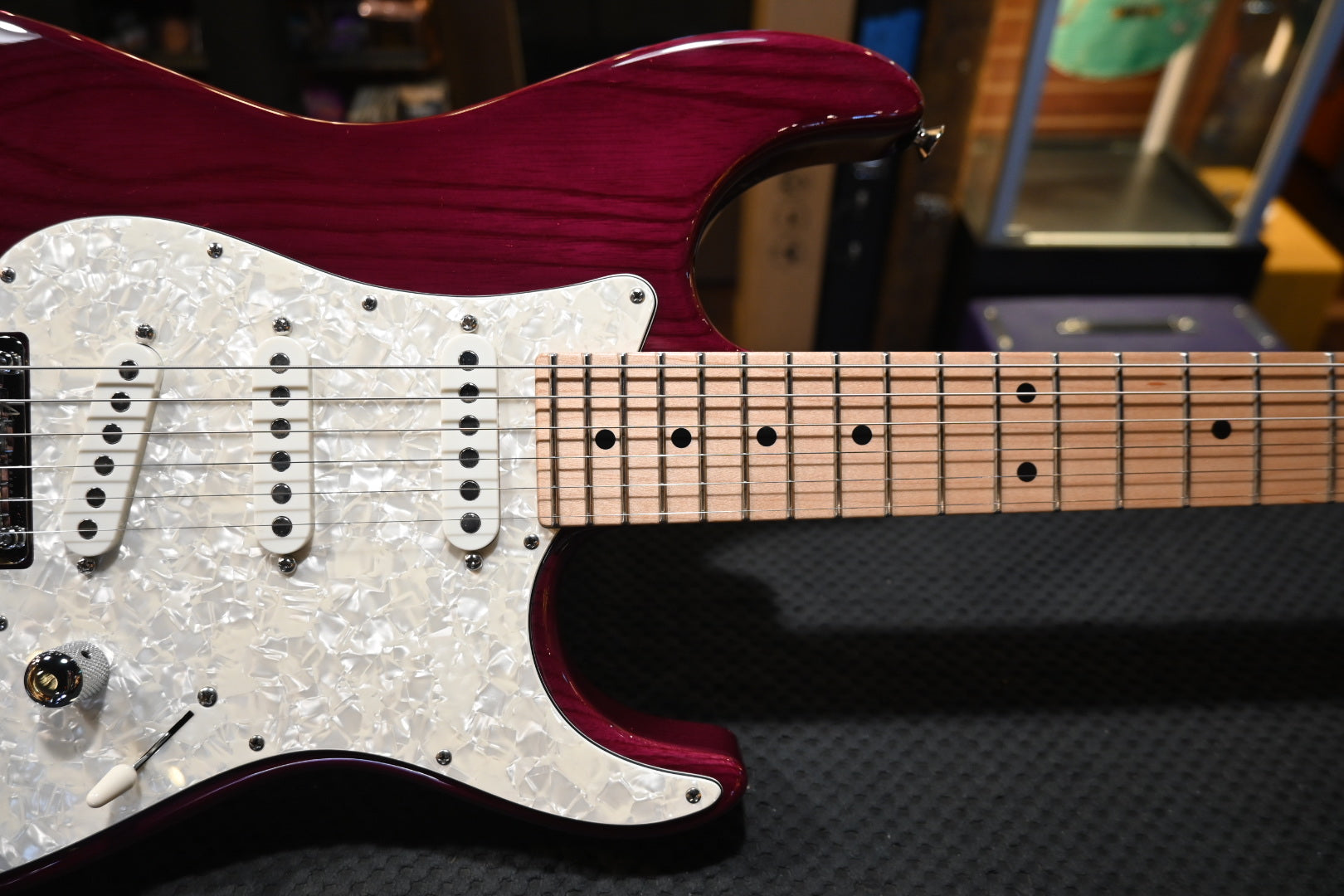 Tomページ Tom Anderson Classic Translucent Plum Guitar 925A | Danville Music
