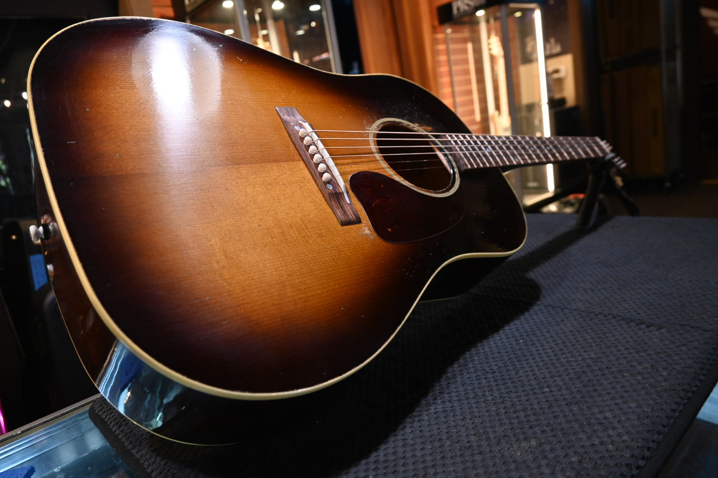 Gibson Custom Shop 1942 Banner J-45 Murphy Lab Heavy Aged - Vintage Sunburst Guitar #6048