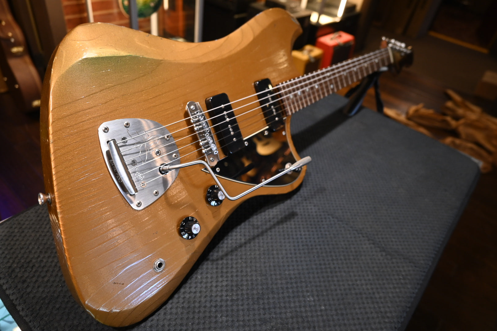 Novo Nucleus Voltur J - Gold Top Gold Guitar #4664 - Danville Music