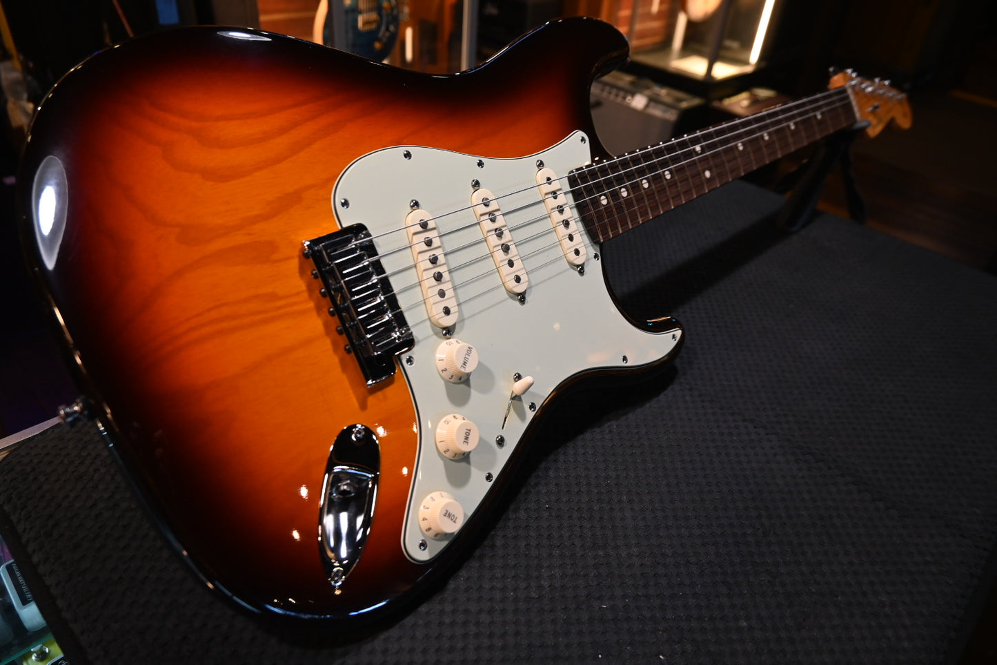 Fender Custom Shop Custom DLX Stratocaster 2009 - Chocolate 3-Tone Sunburst Guitar #3314