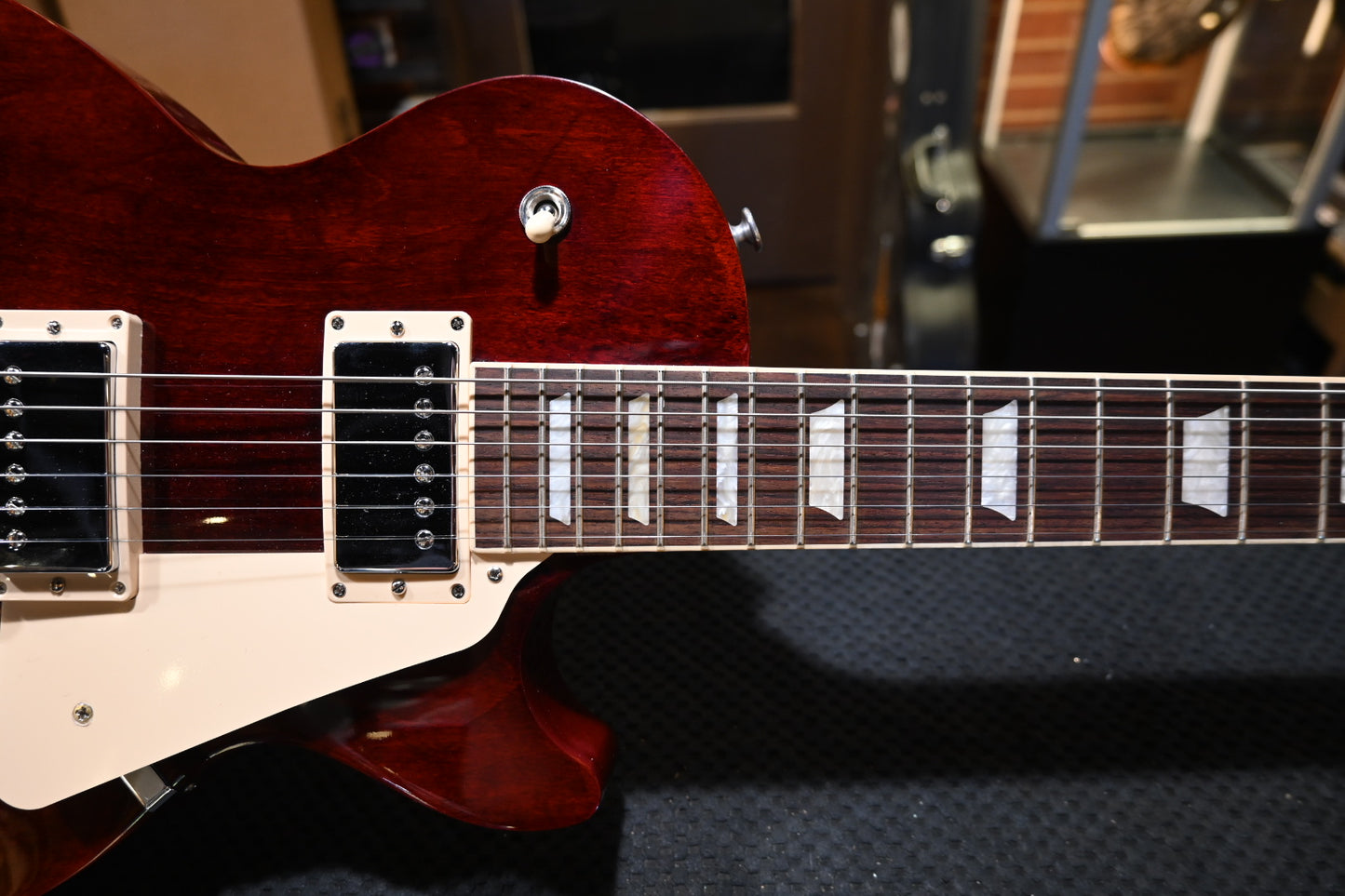 Gibson Les Paul Studio 2025 - Wine Red Guitar #0128