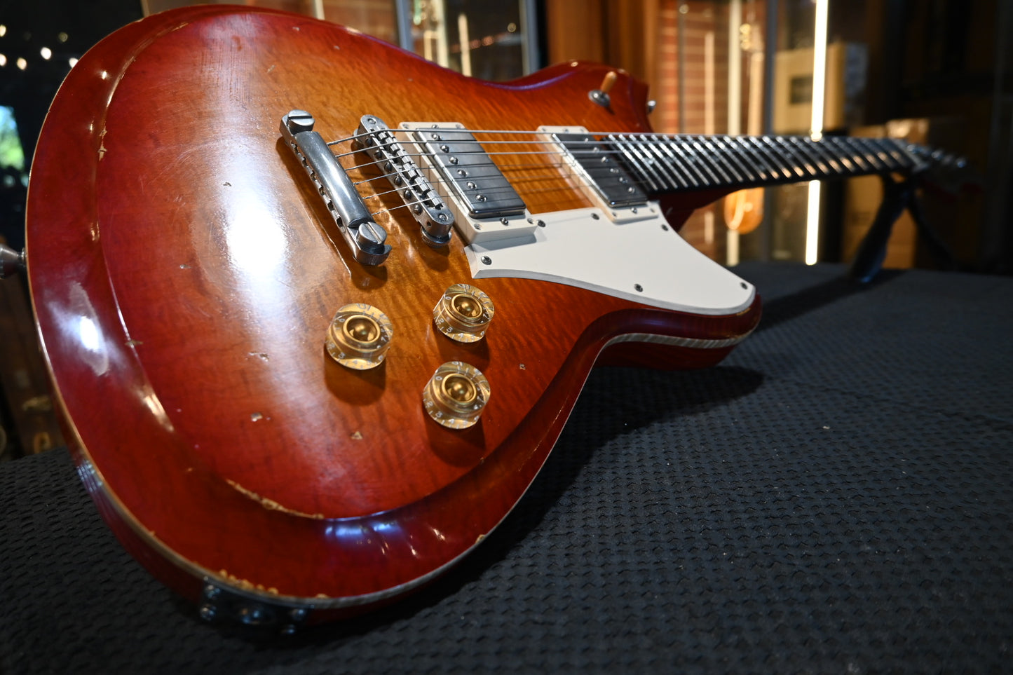 Novo Chambered Serus H2 Dealer Limited - Faded Cherry Burst Guitar #6302 - Danville Music