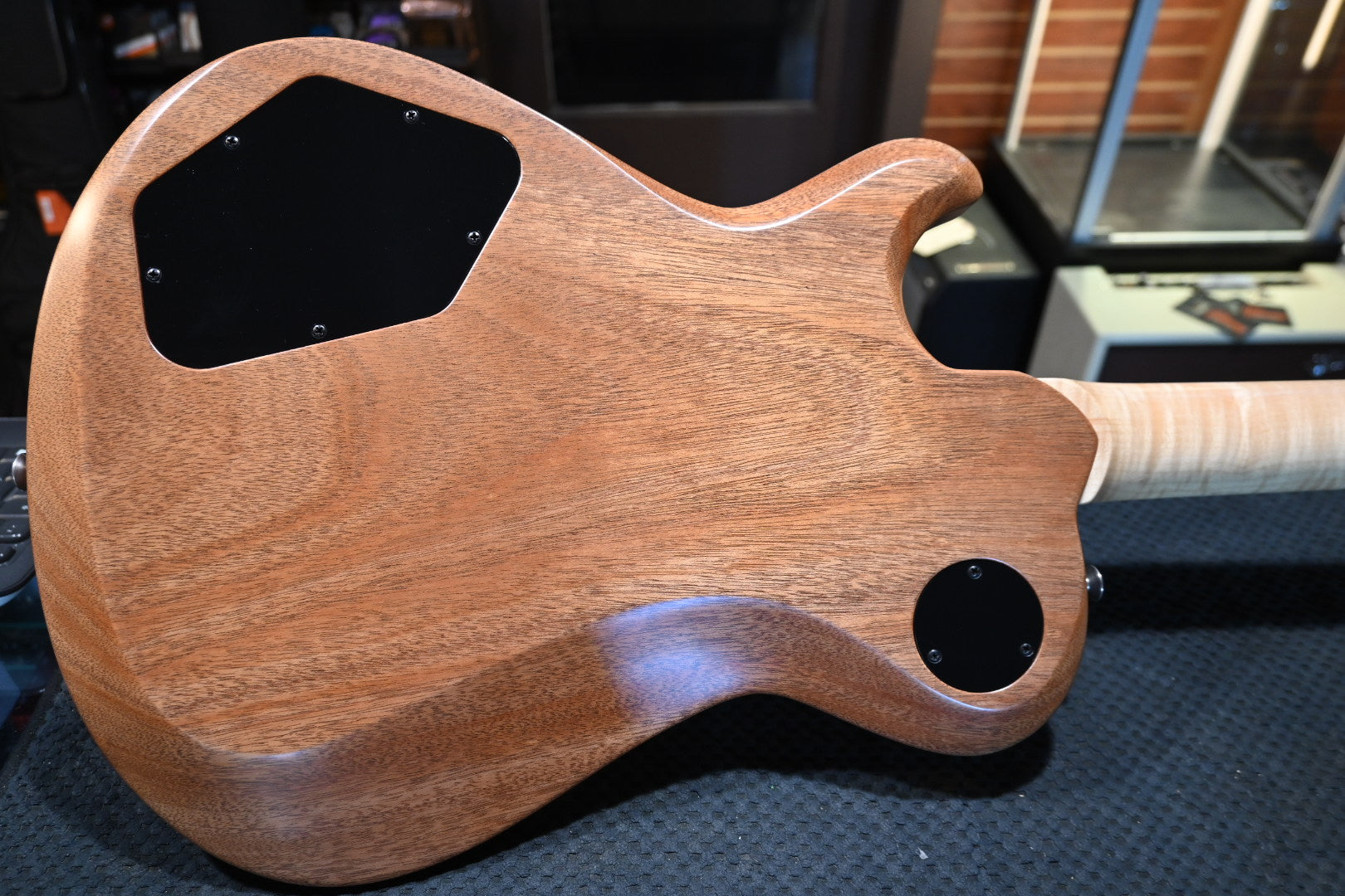 Knaggs Kenai 2025 - Crème Satin Guitar #2333 - Danville Music